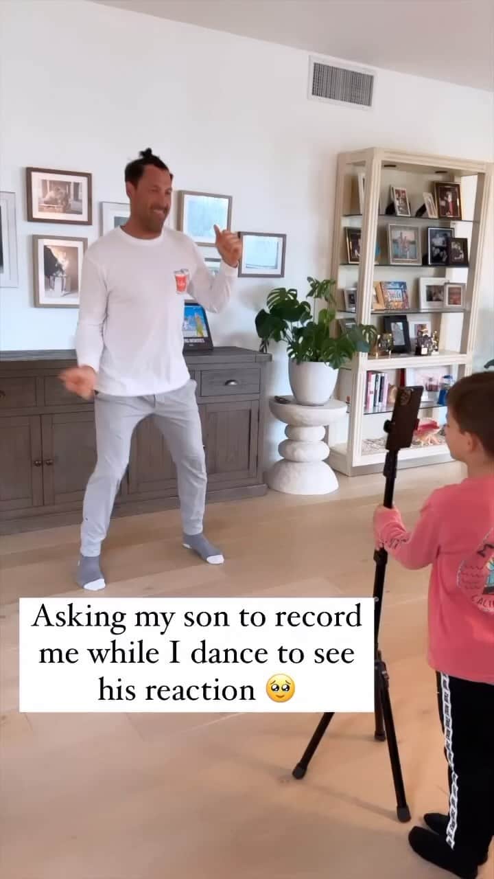 Peta Murgatroydのインスタグラム：「Perfect reels don’t exi…. 🥹   Wait till the end to see @shai.aleksander make sure he’s the man for the job when I was asking him not to let go and not to shake the floor 🤣🤣🤣   #madeinPeta」