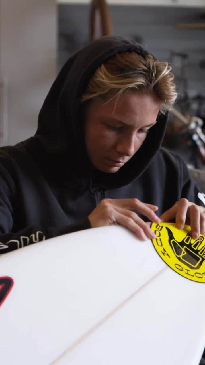 ボディーグローブのインスタグラム：「Very excited to be apart of the @bodyglove family, can’t wait for the future!⚡️ 🎥 @ian.grose  @bodyglove  @roberts_surfboards  @shopsmilyn  @onamissionsurf  @aframesurfshop」