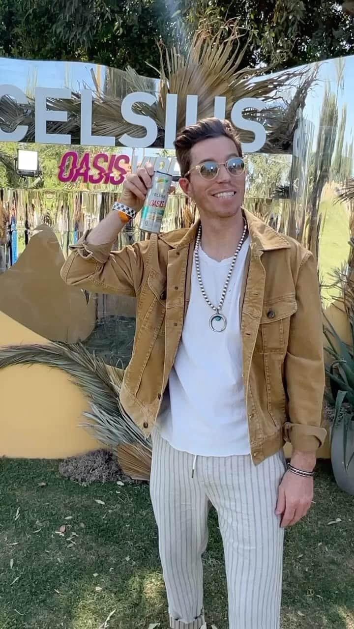 ショーン・ホワイトのインスタグラム：「I made it to the oasis🌴 @celsiusofficial 🌴」