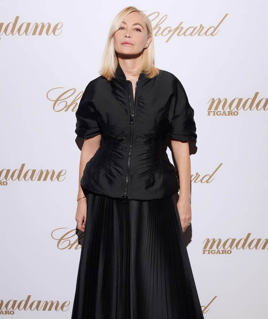 エマニュエル・ベアールのインスタグラム：「#aboutlasnight🌙⭐️ merci @madamefigarofr  @anneflorenceschmitt @richardgianorio  @chopard pour cette formidable soirée autour du cinéma … Styled by @alineds75 @mathildefavier  #dior @johnnollet @lisalegrand_makeup @marceagomes  merci à @albane.cleret 🎥📽️🎥 #emmanuellebeart」