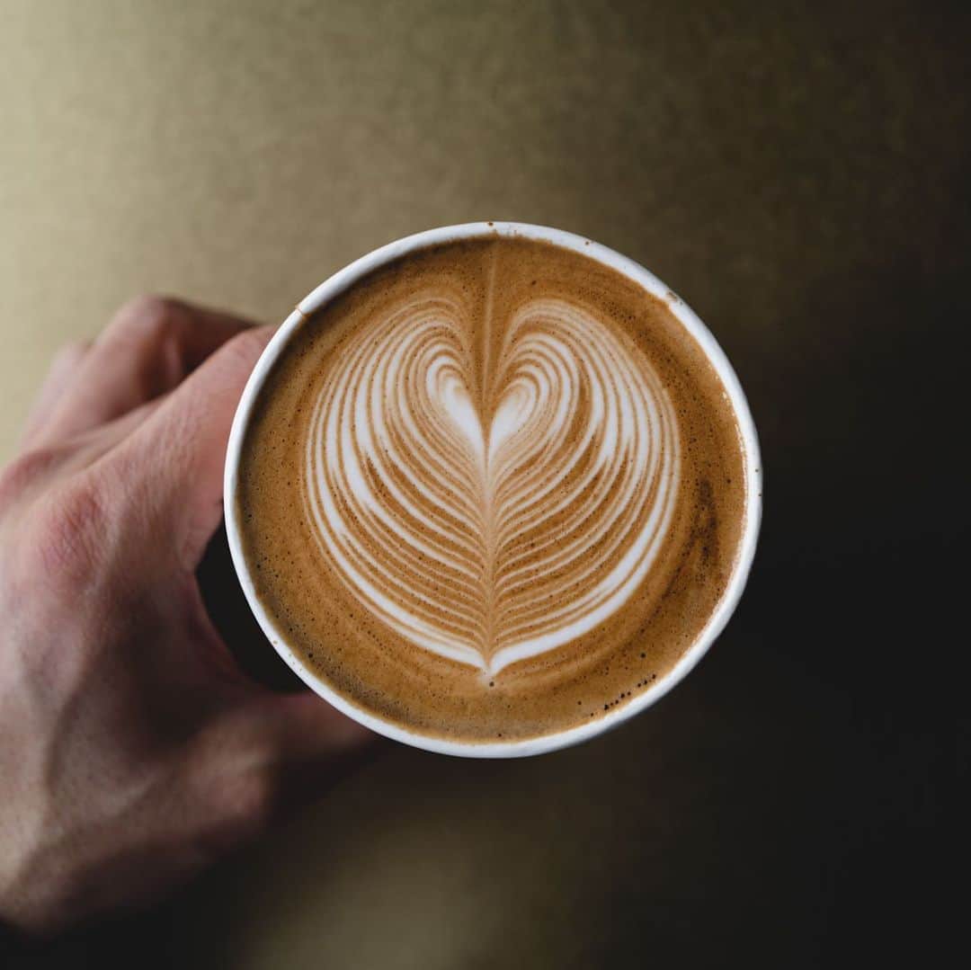 山口淳一さんのインスタグラム写真 - (山口淳一Instagram)「今日はずっと雨。  #japan #kyoto #here #coffee #herekyoto #canele #latte #latteart #cafe #espresso #kiyomizudera #EZD #kiyomizuderatemple #日本 #京都 #京都カフェ #コーヒー #カヌレ #ココカヌレ #ラテ #ラテアート #エスプレッソ #焙煎 #バリスタ #清水寺 #栄山堂 #オムレット #京都オムレット #mavam」4月15日 8時07分 - junichi_yamaguchi