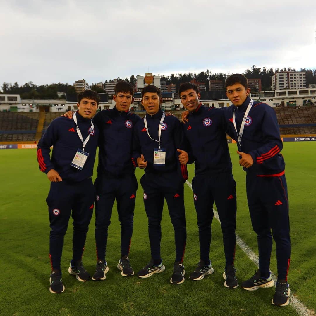 サッカーチリ代表チームさんのインスタグラム写真 - (サッカーチリ代表チームInstagram)「💯 ¡A darlo todo, #LaRojaSub17 💪!   🇨🇱🆚🇪🇨 📍 @conmebol Sudamericano Sub 17 - hexagonal final - Fecha 2  ⏰ 20:00 hrs. 🏟 Estadio Atahualpa, Quito 🇪🇨 📺 @TVN y @DSports   #VamosLaRojaSub17 #VamosChile」4月15日 8時26分 - laroja