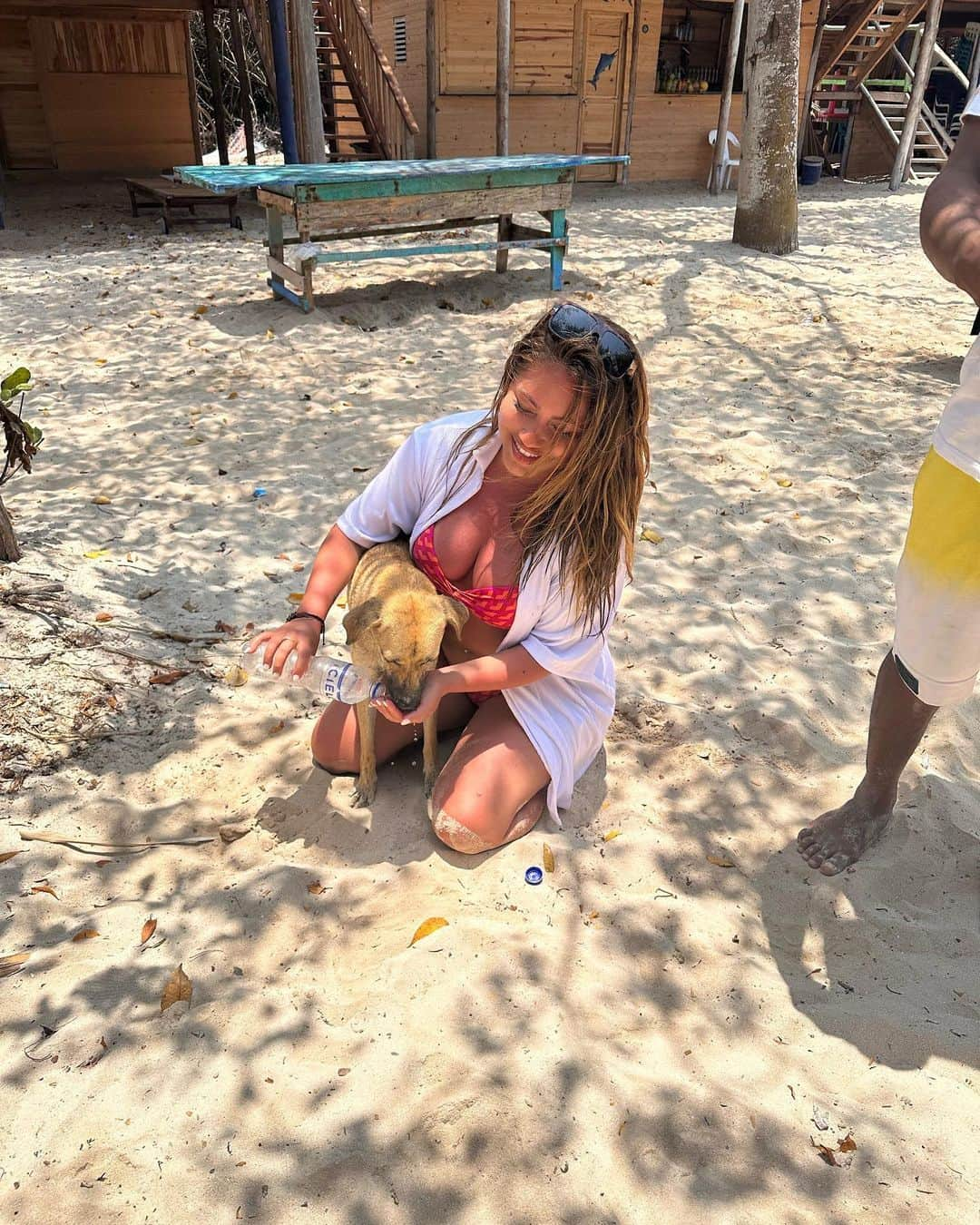 ジェシカ・バーチアーガさんのインスタグラム写真 - (ジェシカ・バーチアーガInstagram)「Thank you Colombia 🇨🇴 for making my bday extra special! Beautiful country, friendliest ppl, freshest oysters I ever had in my life, I couldn’t get enough 😋 Our Airbnb & staff made sure we were taken care of the entire time. I wanted to take at least 4 stray dogs and kittens home but that’s another story 😅   #colombia #cartagena #cholon #bdaygirl #ariesseason #thisis40」4月15日 8時26分 - jessicaburciaga