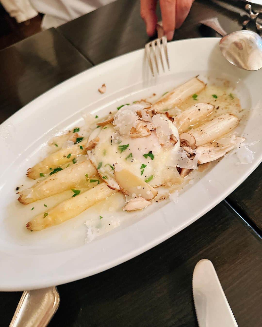 岩瀬玲のインスタグラム：「今週は外食が多くて コロナ禍前みたいに  人と会うと いろいろなヒントがもらえる😃  だけど飲みすぎちゃうねー  #会食　 #お酒好き」