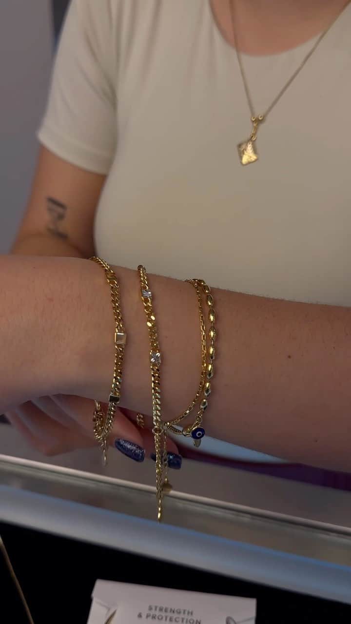 のインスタグラム：「Calling all April birthdays! 💎 💎💎 Shop your stone (for 25% off!!) at #linkinbio.   📸: @alexandani_plazalasamericas // #april #aprilbirthday #birthstone #birthstonejewelry」