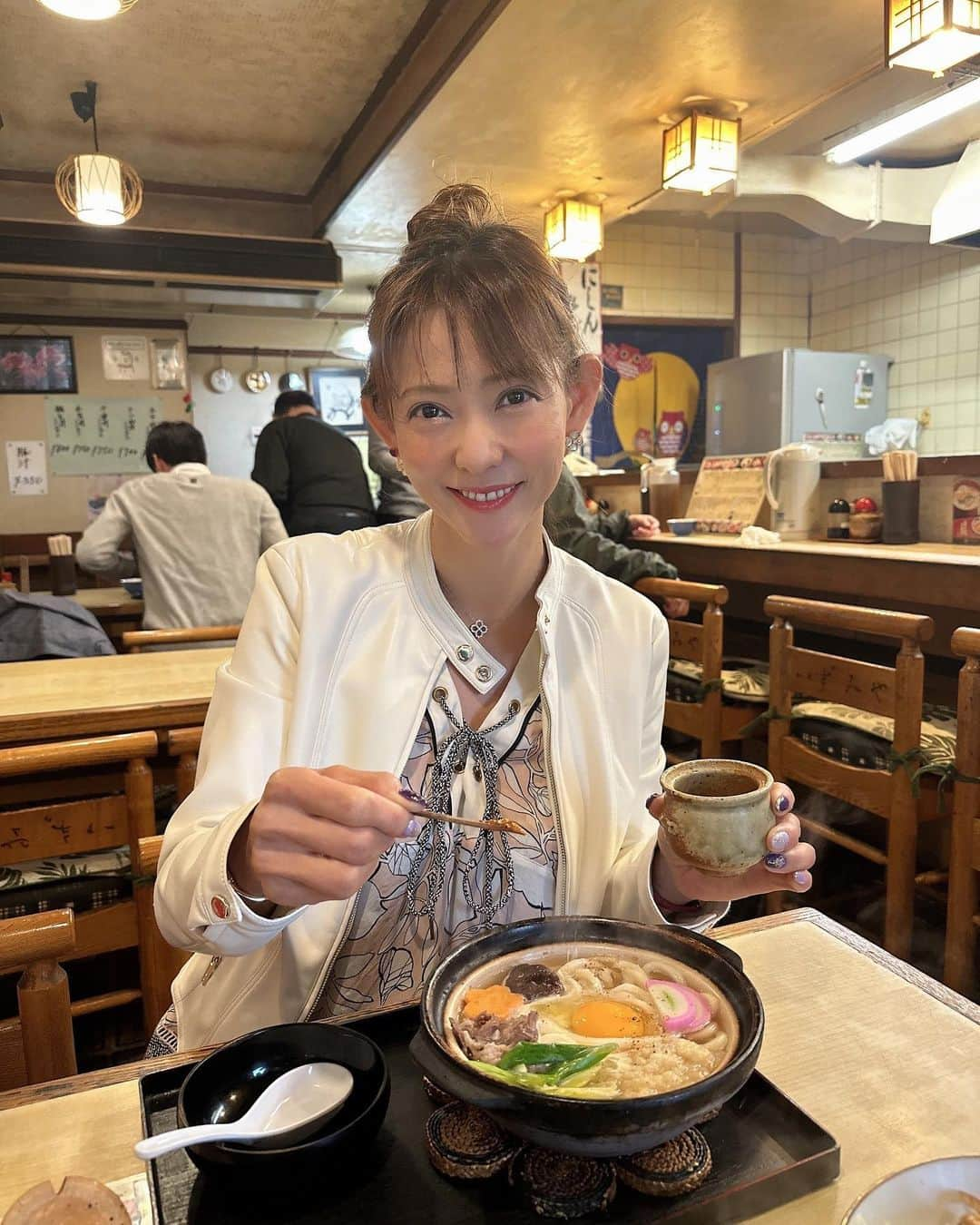 箕輪玖美さんのインスタグラム写真 - (箕輪玖美Instagram)「滋賀の三井寺詣り✨ どこを歩いても絵になる風情のあるお寺😊 ・ ・ 近江神宮をお参りした後、急な雨に降られて飛び込んだお店でランチ♪ ・ ・ ご主人のお母様から使用しているレジスター‼️ なんとも風情があり音も良い✨ ・ ・ ホッコリ癒された午後のひと時😊  #三井寺 #近江神宮 #寺社仏閣巡り #寺社仏閣好きな人と繋がりたい #滋賀旅行 #国内旅行 #タビジョ #旅行好きな人と繋がりたい #アラフィフ女子 #箕輪玖美」4月15日 9時09分 - kumi.111