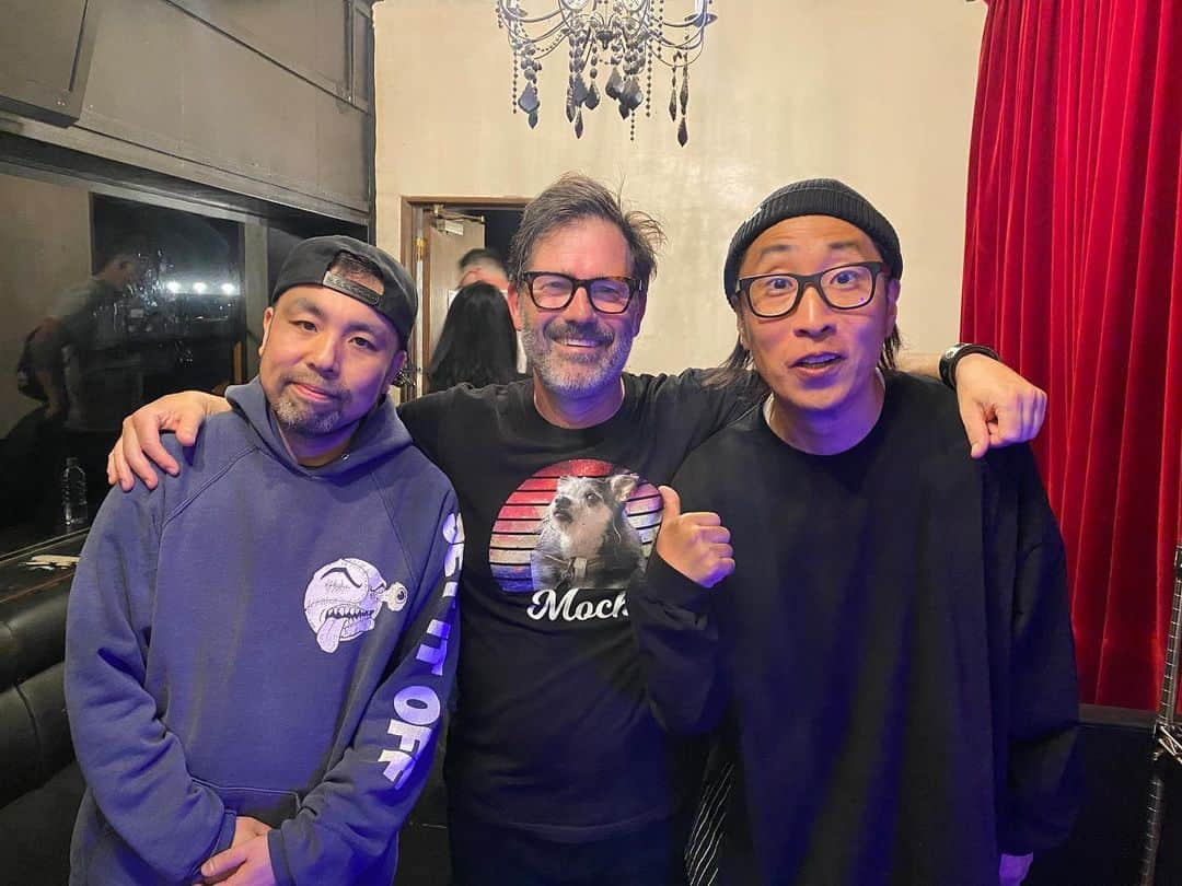 ゆってぃのインスタグラム：「😭😭😭  I saw Lagwagon show yesterday at shibuya. They are my favorite punkband!!  Lagwagon見て来ました。最高過ぎてずっと歌ってた。  僕的に90年代から追いかけてるバンドなので、コレぞ青春だし、LagwagonのボーカルJoeyと小学校からの幼馴染のLOYAL TO THE GRAVEの小浜氏とスリーショットは、僕的に最高にエモすぎます。  楽屋でもツネさんの話をしてくれて、ツネさん愛されてたんだなとギュッとしました。  #ゆってぃ #ワカチコ #人力舎 #loyaltothegrave #lagwagon #icegrills #あの曲も聴きたい」