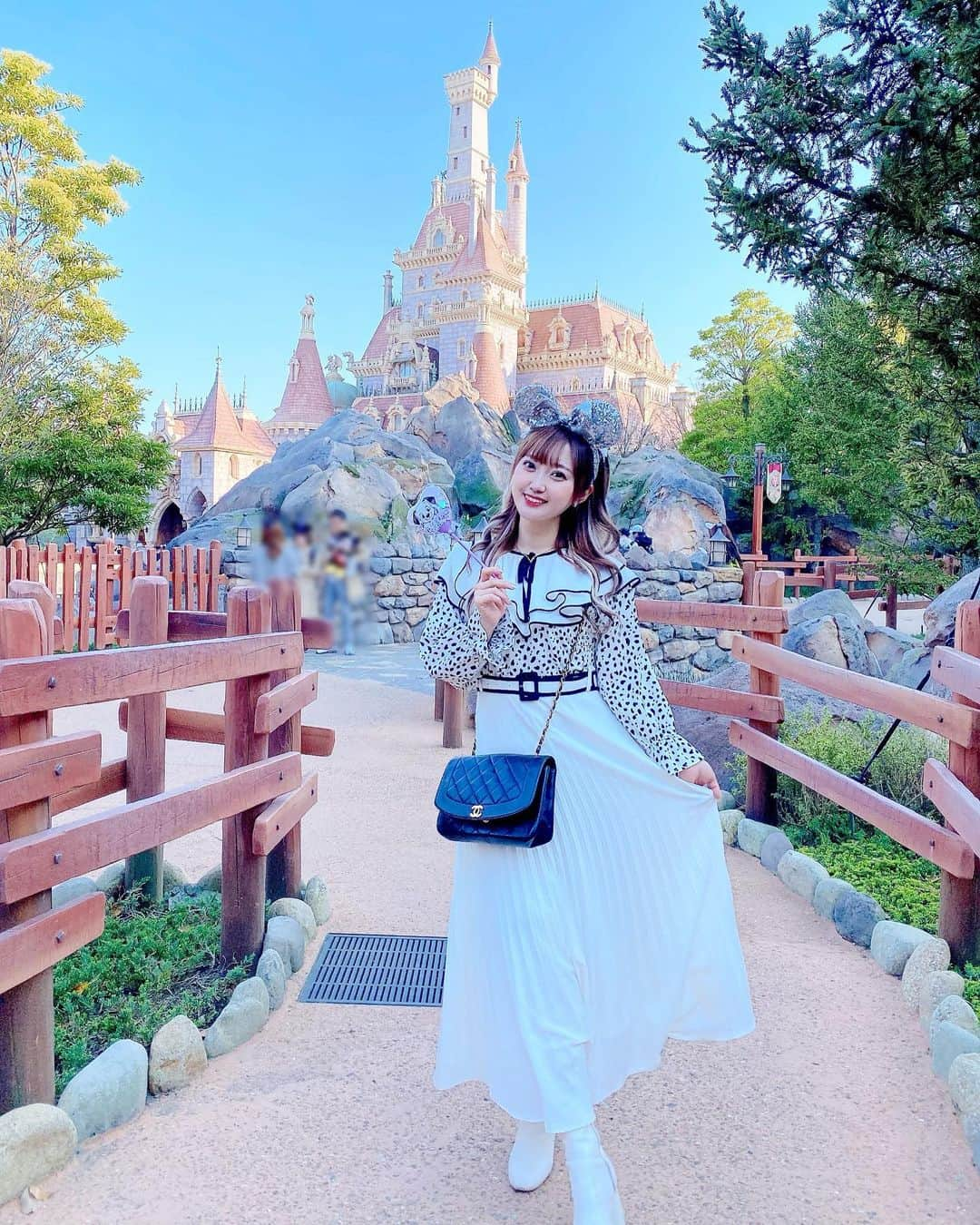 松本ゆんさんのインスタグラム写真 - (松本ゆんInstagram)「👸🌈❤️💕✨ おはようございます⛅️  今日は御天気わるいね☔️🌀 みなさん、 素敵な週末をお過ごしください💓(｡･ω･｡)  🎈東京ディズニーランド開園40周年🎈 🏰🐭2023.04.15🐭🏰 #disney #disneyland #disneygram #disneylove #disneyfashion #tokyodisneyland #tokyodisneyland #tokyodisneyresort #disneyfan #disneyphotography #japan #ディズニー #ディズニーランド #ディズニーコーデ #ディズニー写真部 #ディズニー部 #東京ディズニーランド #美女と野獣 #ダルメシアンコーデ #ビーストキャッスル #東京ディズニーランド40周年」4月15日 9時25分 - m_y0729