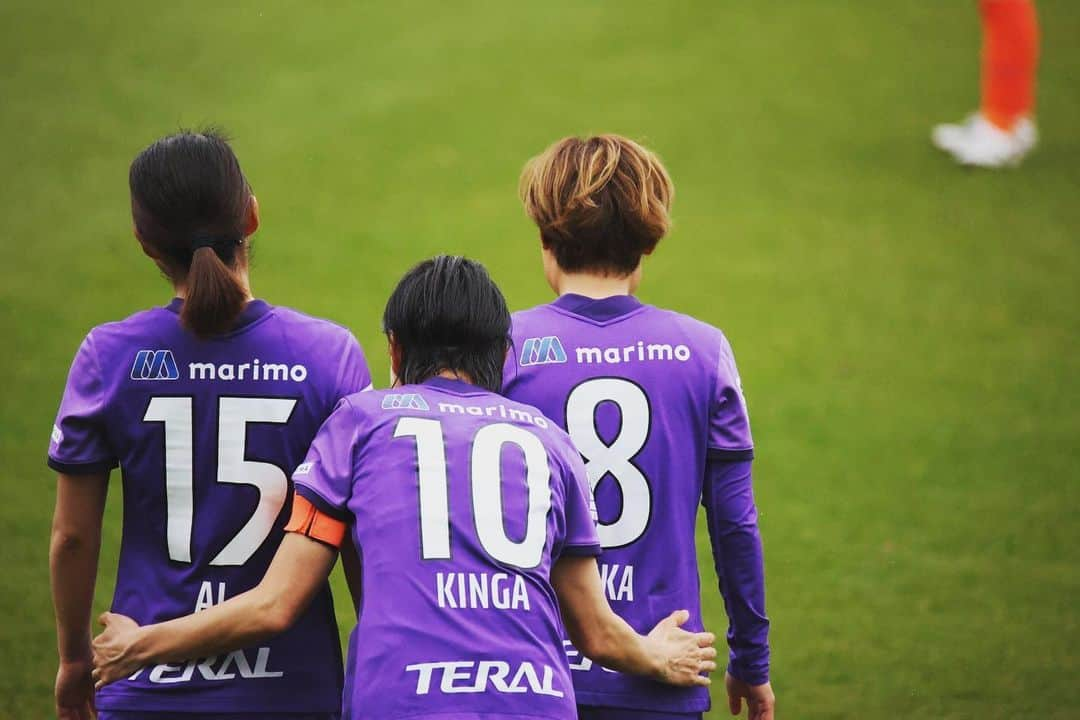 近賀ゆかりのインスタグラム：「Yogibo WE League 12  HOME Game Day!!!!! 🆚 @omiya_ardija_ventus_official  ⏰ 14:00 kick off 🏟 広島広域公園第一球技場 #weリーグ #サンフレッチェ広島レジーナ  #サンフレファミリー  #共鳴」