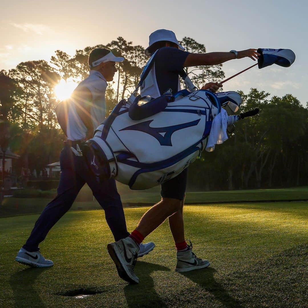 ルーク・ドナルドのインスタグラム：「Onto the weekend… @rbcheritage never disappoints!」