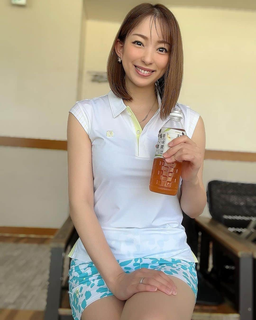 RIKAのインスタグラム：「. 初夏コーデ☘️ 雨だけど今日も練習行ってきます😊 . . . @footjoy.japan  @tss_sing_himonya  #ゴルフ#golf#⛳️#ゴルフ女子#ゴルフ好き#ゴルフウエア#ゴルフコーデ#ゴルフシューズ#ゴルフスイング#골프 #골프웨어 #골프스윙 #여행 #해외여행 #골프스타그램 #골프중독 #와인 #소주 #좋은시간#フットジョイ#footjoy#フットジョイシューズ#フットジョイコーデ#スイング碑文谷#碑文谷」