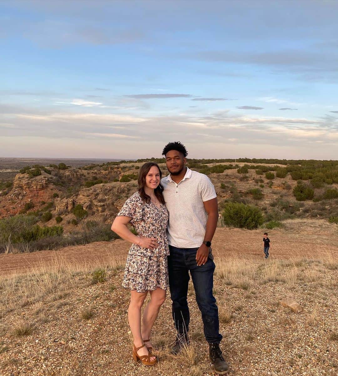 ブレナ・ダウエルのインスタグラム：「Cheers to the Hamiltons!! 🥳🥂」