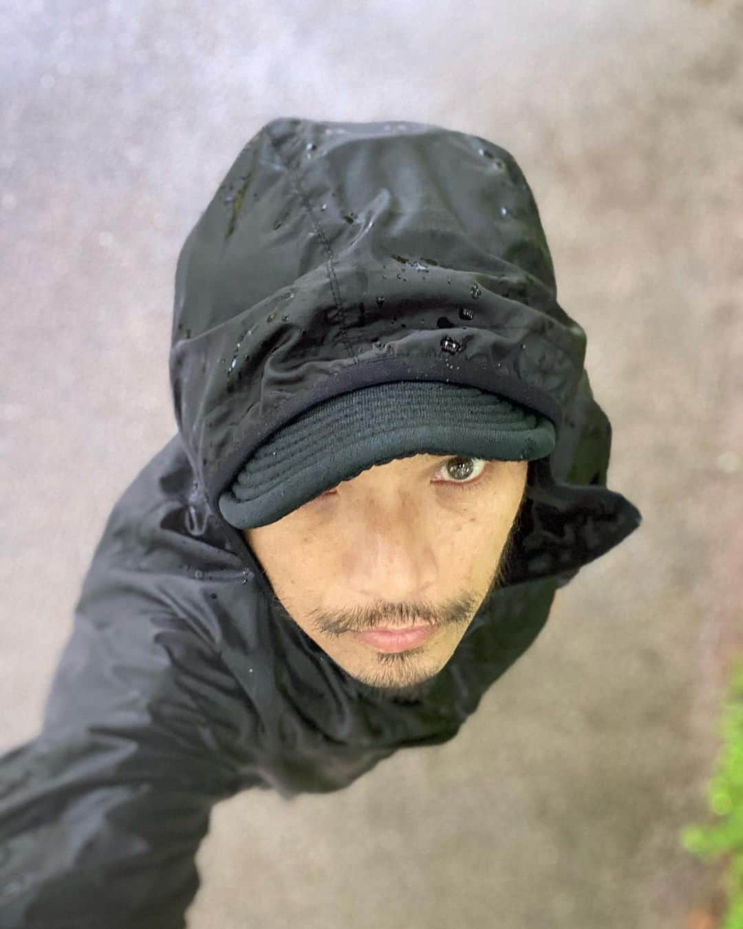 ZOEのインスタグラム：「365日連続ランニング 目標達成 👏👏👏👏👏👏👏  記録は365日で3322km  雨でも 風でも 台風でも 猛暑でも 大雪でも 風邪ひいてても 怪我してても 出張中でも 朝でも夜中でも  目標達成するために、本当に無理って日も走りました🔥  特に達成感があるわけでは無いですし、 明日ランニングしないか？って言われたら いつも通り走ると思うんですけどね😁  とりあえず365日連続目標達成できて良かったです㊗️  俺おめでとう！」