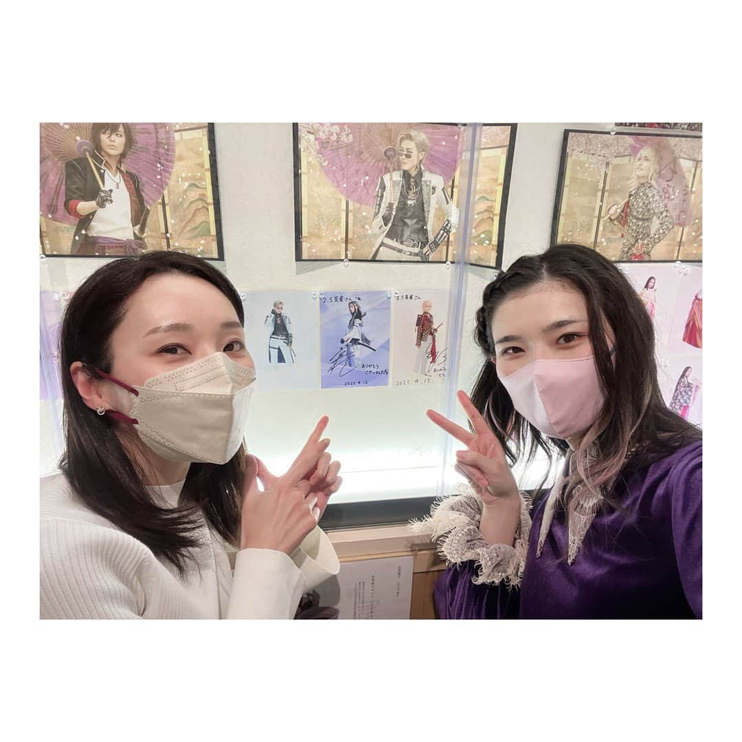 澄輝さやとさんのインスタグラム写真 - (澄輝さやとInstagram)「. 約2ヶ月ぶりに会えました🍀 あやなちゃんが来れなくて残念🥺 久しぶりにお会いできてとても嬉しかったです☺️ 楽しかった💗 ⁡ ⁡ そして2.5茶屋さんにしゅーさんと行ってきました☺️ TSUTAYAさんとコラボしていたカフェには 行けなかったので、やっと行けて嬉しかったです✨ 店内では禺伝の映像も流れていて懐かしかったです🍀 ⁡ ⁡  #禺伝会 #あやなちゃん次回は会えますように✨ #私は南くんのドリンクを #オレンジティー美味しかったです #ティラミスは食べ終わると紋がでてくるんですが #南くんでした🐈」4月15日 15時25分 - sayato_sumiki_official