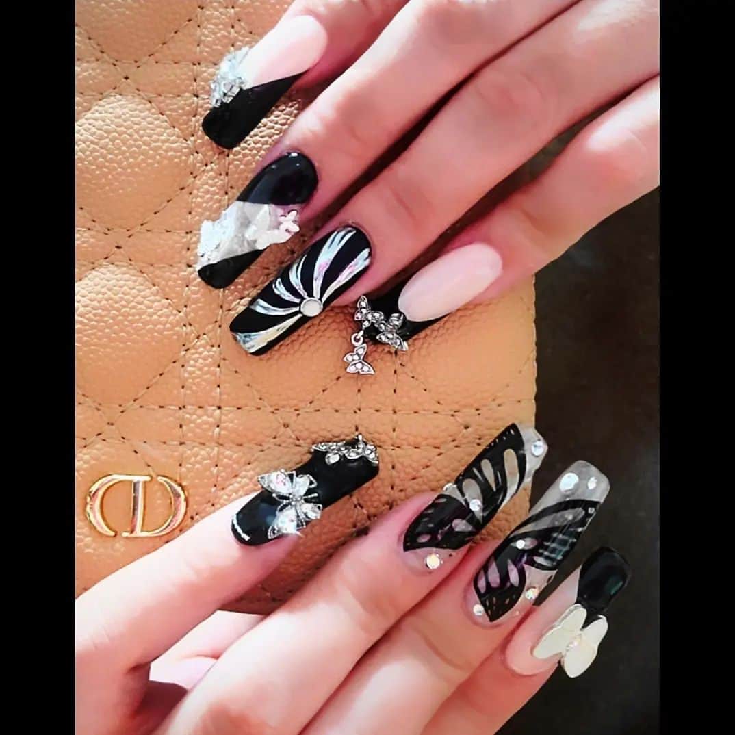 AYUMIKAMISAMAのインスタグラム：「Black Butterfly」