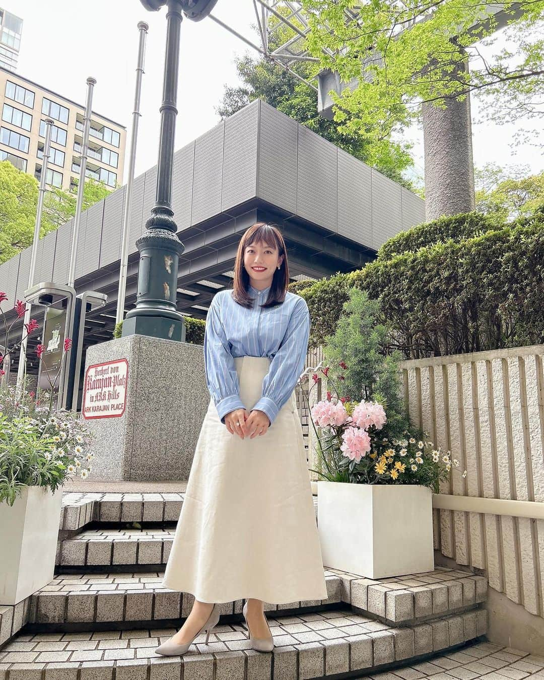 島本真衣さんのインスタグラム写真 - (島本真衣Instagram)「今日正午からの 『中居正広のキャスターな会』 ぜひご覧ください♪  #中居正広のキャスターな会  #中居正広 さんが #今日は見ておいた方が良いかも と何回かおっしゃっていました #本当は #いつも見て頂けたら #嬉しいです #笑  #衣装 #シャツ #スカート @ebure_official   #ピアス @etoilight_jewelry   #リング @agu_accessories  @higashiyamapr   #パンプス @kanematsu_official」4月15日 10時04分 - mai_shimamoto_ex