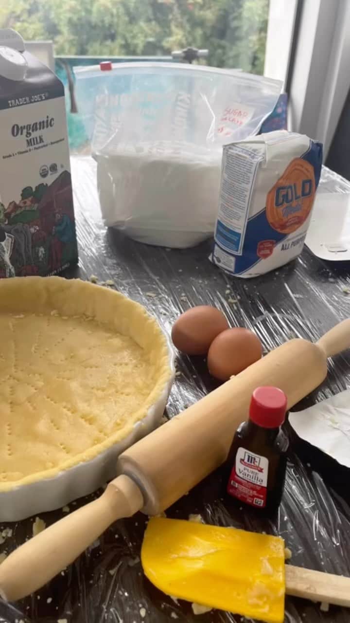 MINMIのインスタグラム：「春休みフルーツタルトをアイ君と作ってみた！ 難しそう、でもやってみたら... 大成功😆✨　色んなタルト作ってみたいー🎶🥹」