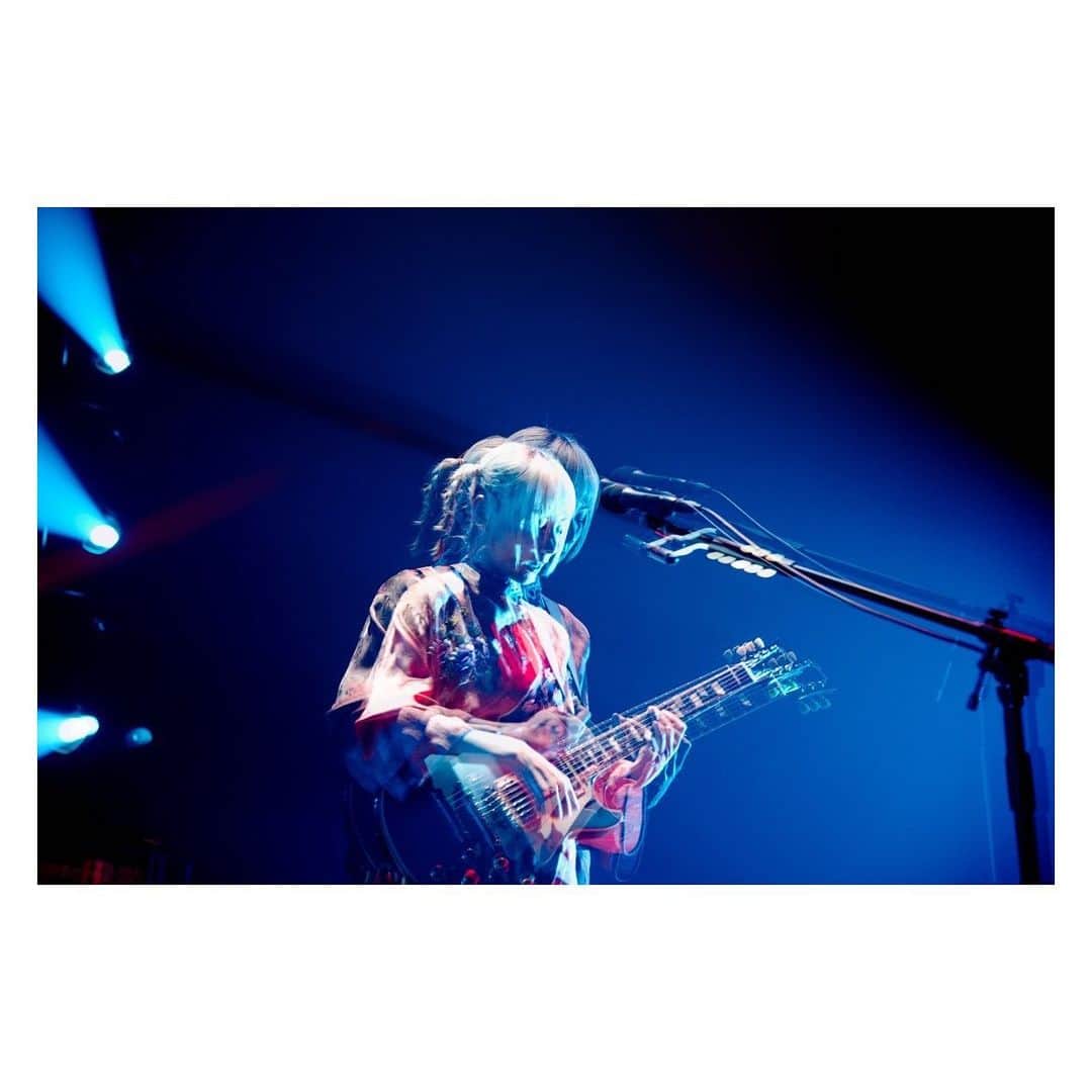 MAMIのインスタグラム：「SCANDAL TOUR 2023「unlimited UTOPIA」@ KT Zepp Yokohama . . 来てくれたみんなありがとう💎🫧 代謝が致命的な私でも汗をかく熱すぎるライブ🥵🫶 最高だったよね⁉️⁉️⁉️⁉️⁉️⁉️⁉️😡💕 また顔を合わせて一緒に声出して新しい思い出いっぱい作っていこ🦄💕💫 . . . 今夜は仙台だよぉお〜💫💫💫💫 最高の夜になるので(もう決まっとる) よろしくお願い致します😌🫶 . . 📸 @ninjajon」