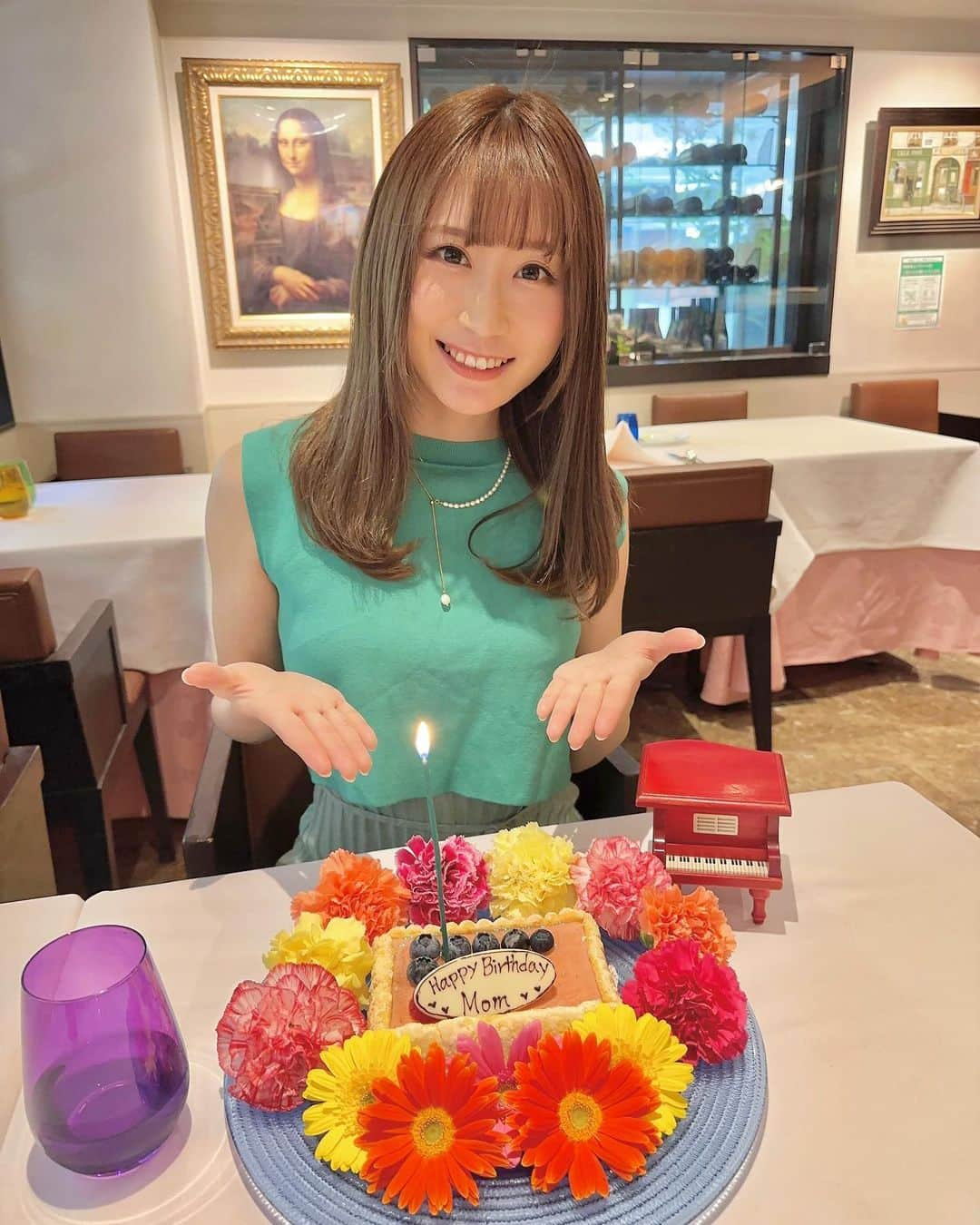 TONEAYUのインスタグラム：「Happy Birthday Mom ~~！！👩🏻💜 ⁡ 今回は、恵比寿のモナリザ🌼 ⁡ 最初から最後までどのお料理も美味しくて最高🍽️ ⁡ ここはまた行きたい🫰🏻💕 ⁡ これからも 誰よりうるさくて誰より元気な あゆママでいてね ~🤭🤭🤭 ⁡ #HappyBirthday #フレンチ #ランチ #恵比寿 #恵比寿モナリザ」