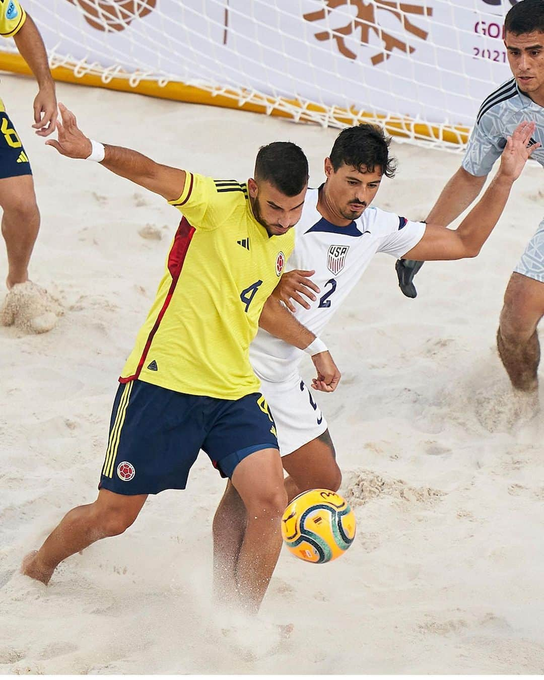 サッカー コロンビア代表チームさんのインスタグラム写真 - (サッカー コロンビア代表チームInstagram)「📸 🏖️⚽️ Imágenes del triunfo de nuestra Selección Colombia de Fútbol Playa 🆚 Estados Unidos por la Acapulco Beach Soccer Cup 2023.   🇨🇴 6 - 4 🇺🇸   Fotos: @beachsoccerworldwide   #TodosSomosColombia 🇨🇴」4月15日 10時30分 - fcfseleccioncol