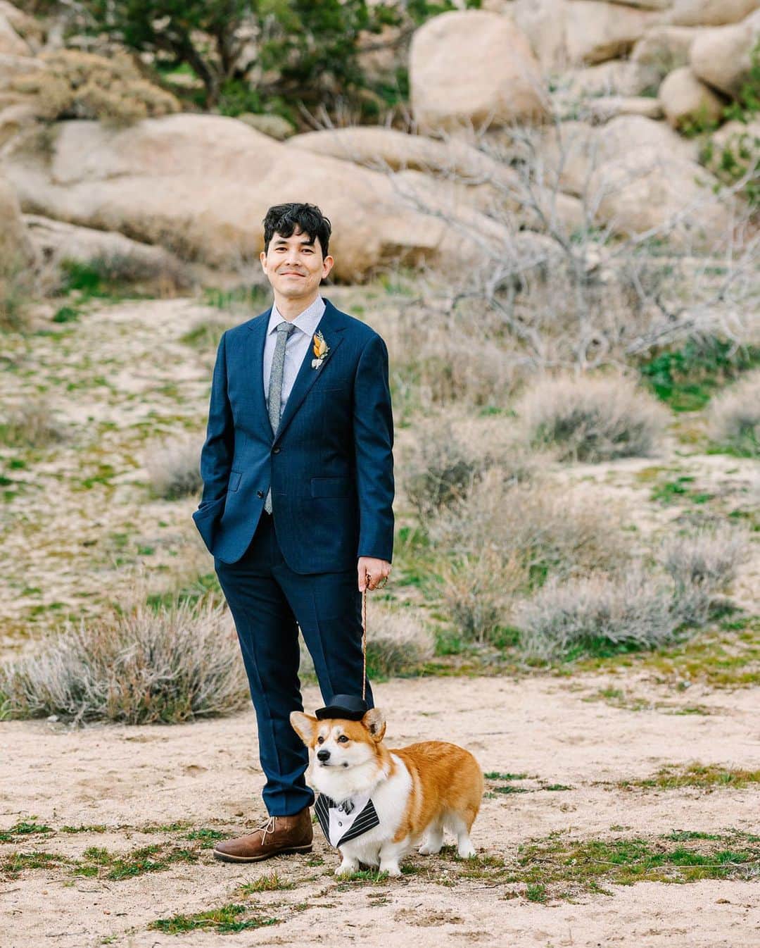 Geordi La Corgiさんのインスタグラム写真 - (Geordi La CorgiInstagram)「We just got the rest of our elopement photos and wanted to share some with you all! @marycostaphoto is incredibly talented and we are so thankful she was able to capture our special day. 💛  She was able to make two VERY camera-shy people feel more comfortable, and she just went above and beyond to get some amazing shots for us.   My hair and makeup was done by Tina at @luonglastingteam – you may not be able to tell by the photos (thanks to Mary’s superb editing skills), but it was freezing, raining, and WINDY AF. But Tina worked her magic and my hair & makeup stayed put ALL day long. 🤯  Thank you again to @shindigchic who surprised us with the stunning bouquet and boutonnière. 💐  And thank you to my girls Chelsea, Erika and Candace who basically worked all day long wrangling the corgis, helping me stay warm, getting us food, and providing support! Our elopement photoshoot would not have happened without you and i am so grateful. 🙏」4月15日 10時33分 - lacorgi