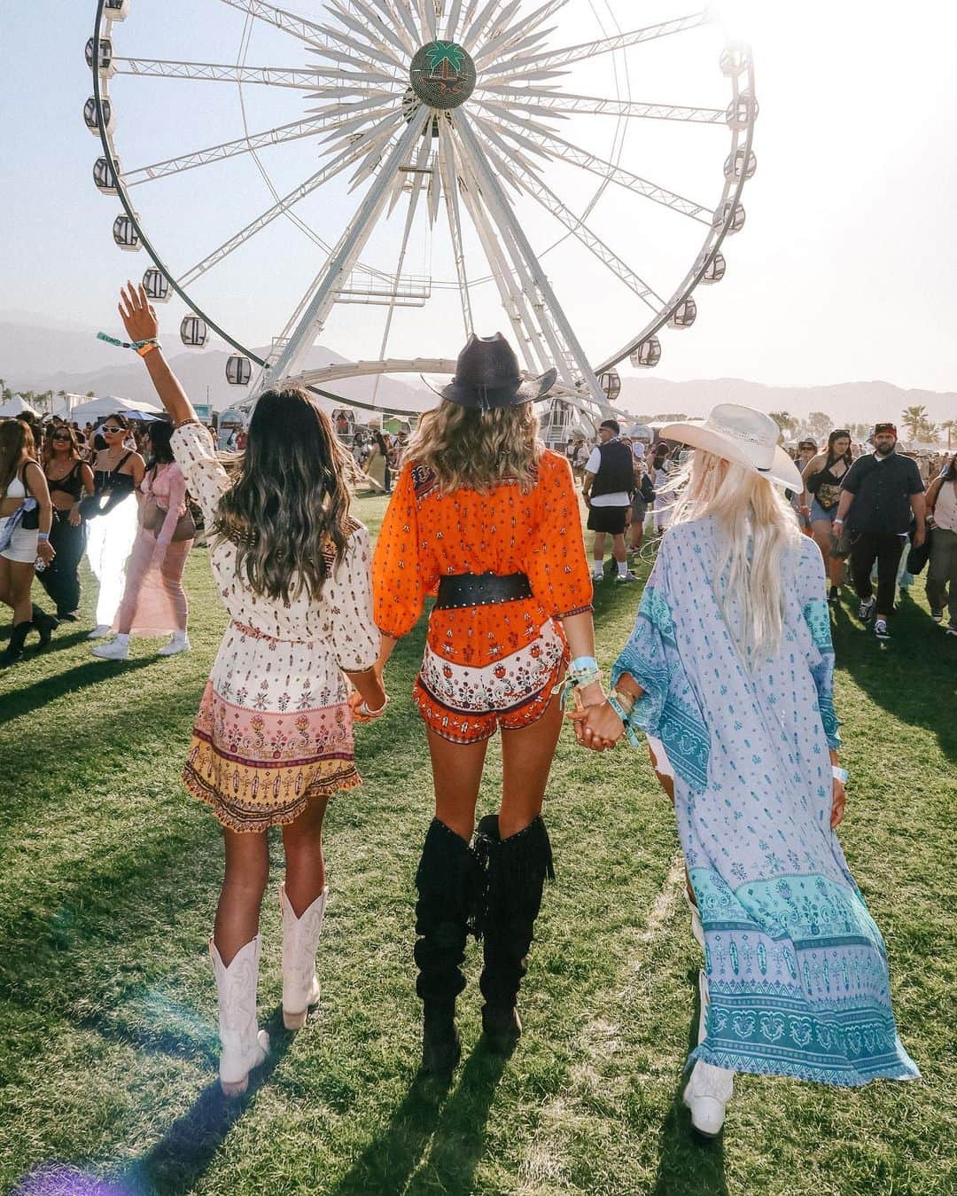 SPELLさんのインスタグラム写真 - (SPELLInstagram)「Coachella Day 1 🎡🌈 the girls hitting the grounds in Desert Wanderer 🦄 {Our latest Renew x Unicorn Tear, Limited edition launching online this week} Come along for the party this weekend ~ we can’t wait to show you what we get up to 💕⭐️ #spellfestivalstyle」4月15日 10時37分 - spell