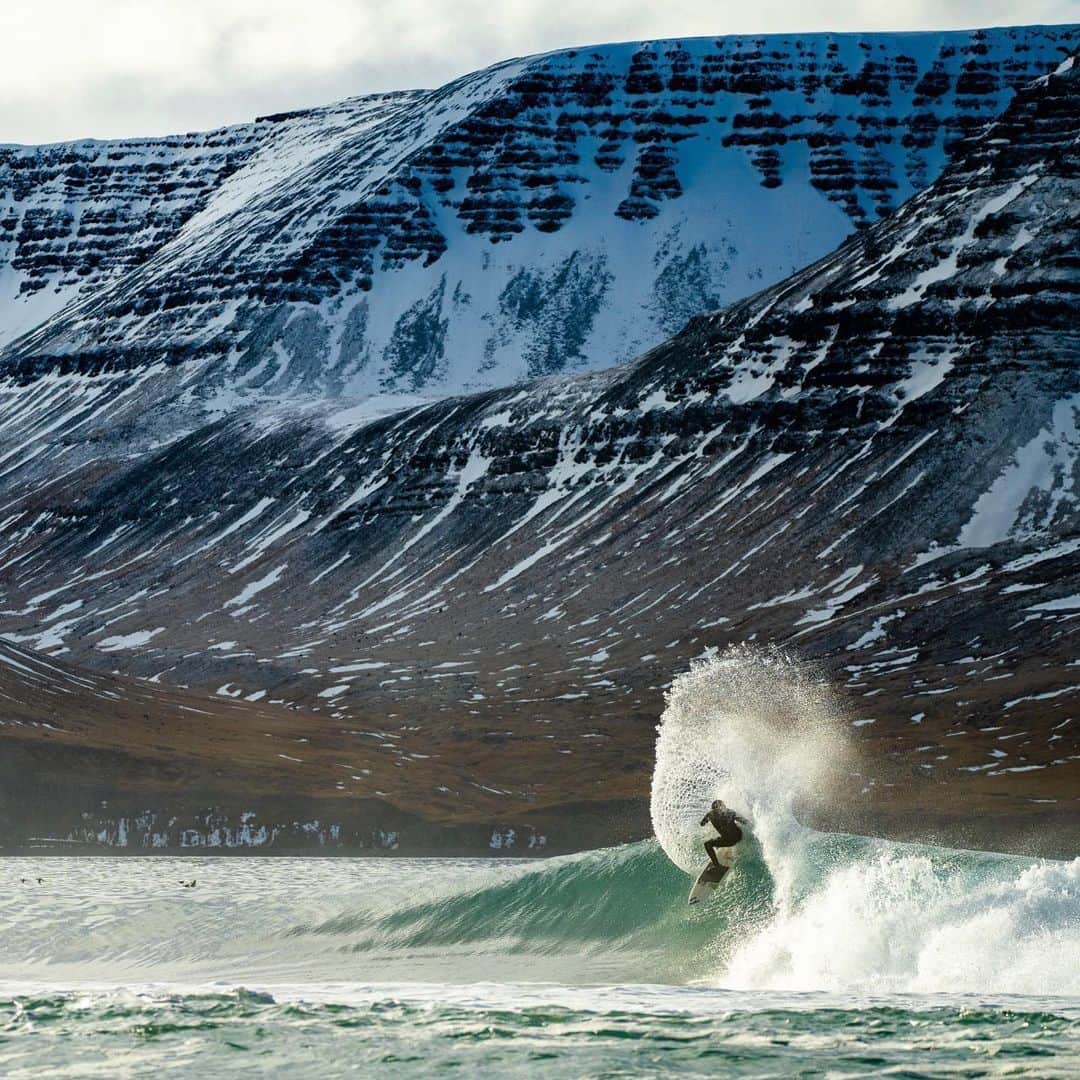 クリス・バーカードのインスタグラム：「Pulled from the archives in Iceland, shot on assignment for @billabong in 2021   Sometimes you hear waves before you see them… a dull roar echoing with every expenditure of liquid energy colliding with the coastline (Iceland’s rugged, rocky coastline in this case).  That sounds brings a certain anticipation.. a little nervousness & a lot of excitement at the prospect of flying down the lines provided by the ocean. To share these rare waves with such anonymity & solitude makes you willing to pay the icy price of surfing in cold, remote places.」
