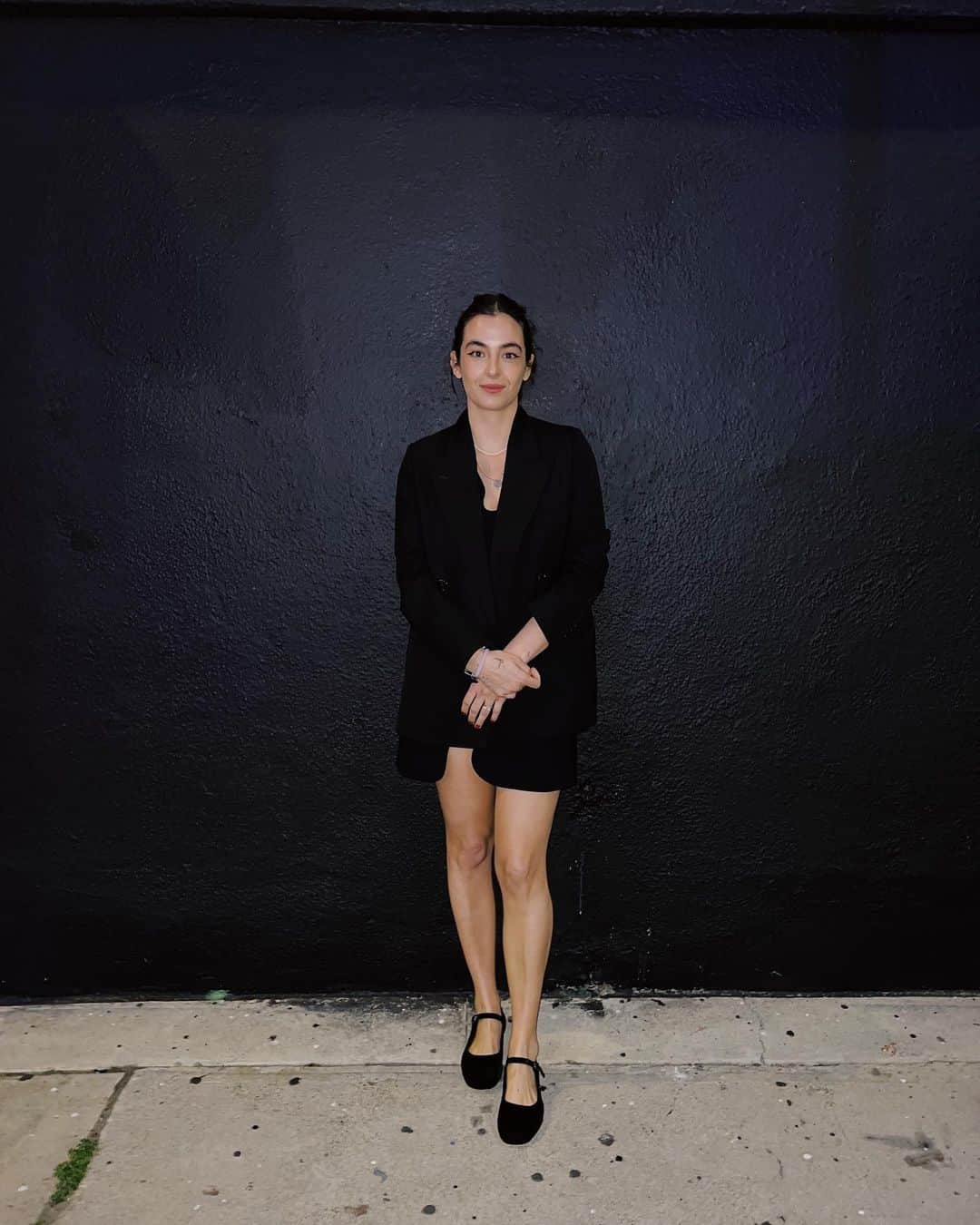 アラナ・マスターソンのインスタグラム：「This week. 💖🦀✈️🐔🧖🏻‍♀️」