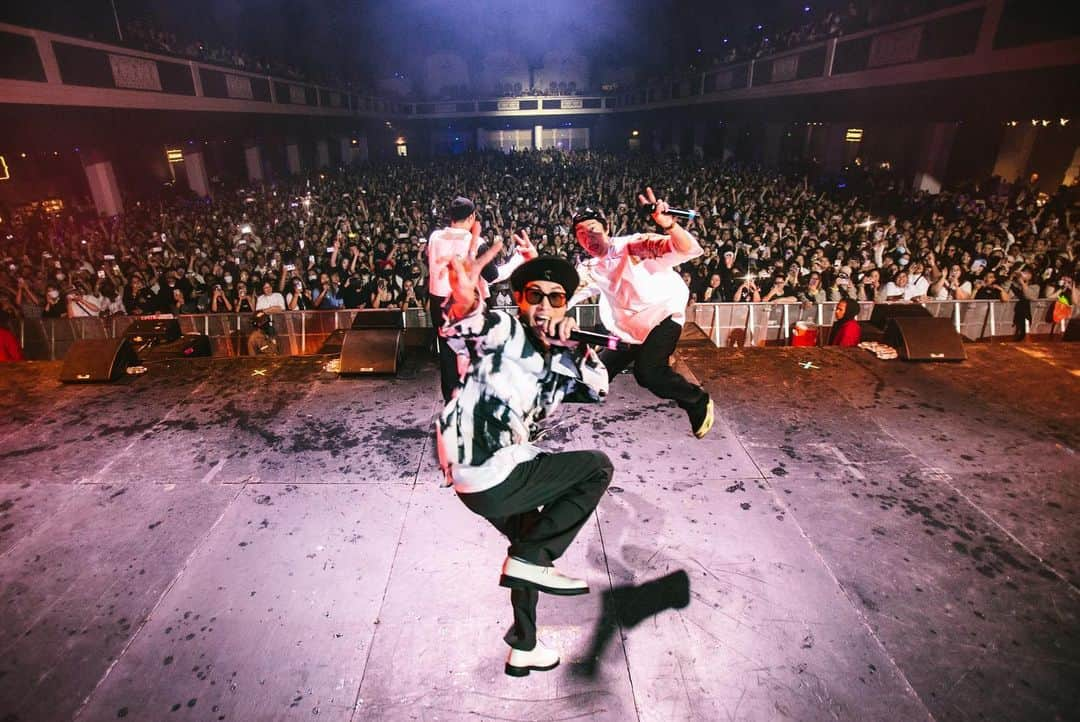 ミスラ・ジン さんのインスタグラム写真 - (ミスラ・ジン Instagram)「[Los Angeles] A.T.H 🪩🎤🚀  📸 @bobo.xxndigo  #epikhigh #에픽하이 #alltimehightour #올타임하이투어 #losangeles #로스엔젤레스」4月15日 11時07分 - realmithrajin