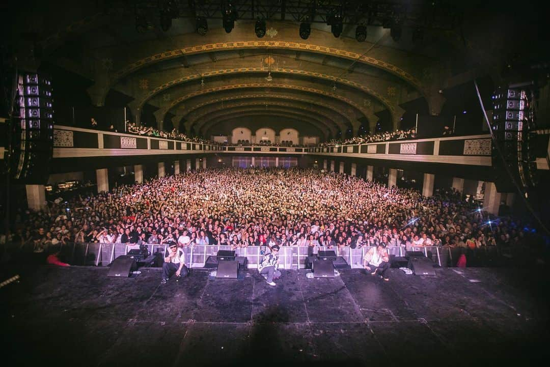 ミスラ・ジン さんのインスタグラム写真 - (ミスラ・ジン Instagram)「[Los Angeles] A.T.H 🪩🎤🚀  📸 @bobo.xxndigo  #epikhigh #에픽하이 #alltimehightour #올타임하이투어 #losangeles #로스엔젤레스」4月15日 11時07分 - realmithrajin