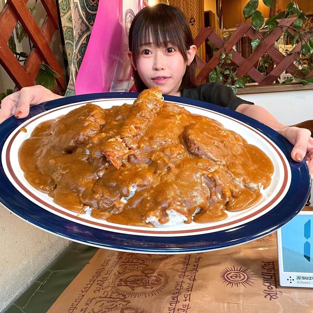 おごせ綾さんのインスタグラム写真 - (おごせ綾Instagram)「印度屋さんのカレー10分超早食いチャレンジに、群馬遠征してきました✨  2.5kgと結構大きいのに10分と超ハードな早食いでしたが…  めっちゃ美味しいカレーでした✨✨  🔻過去動画🔻 10分早食い‼デカ盛りカレー2.5kg 超早食いチャレンジ【印度屋】【大食い】 https://youtu.be/NFX7E8O48GM  #印度屋 #群馬 #カレー #大食い #早食い #チャレンジメニュー」4月15日 11時09分 - ogose0123