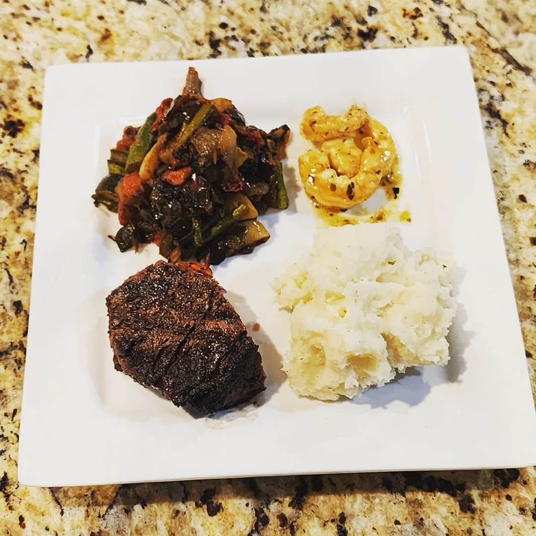 ロイ・ネルソンのインスタグラム：「Friday dinner! Why pay $100+ When you can make for $18 Delicious...... 😋 😋 😋」
