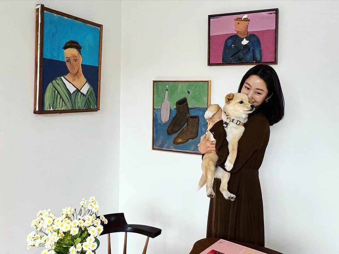 チョン・ヘビンのインスタグラム：「와주신 분들 너무너무 감사했어요 사진을 많이 찍진 못해 다 담지못했지만  마음속에 한분한분 다 저장❤️😍  소소하게 취미로 시작한 일들이 생각보다 좀 커져버려서 이제 취미가 아닌것이 되어…  사진에 지친기색이.. 감춰지진 않네요..ㅋㅋ 천천히 시간나실때 또 들러주세요 열심히 업데이트 해 놓을게용 🌸🌼  @tastemarket_ @acuse_official」