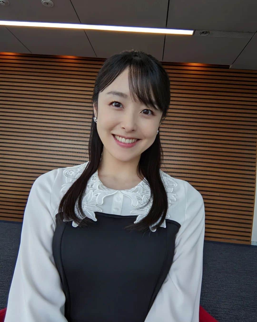 米澤かおりのインスタグラム：「. 一週間のおはよんの衣装です👗  きのうのロケはとても楽しいものでした🙌 奇跡的なことも起きて大興奮🤣 はしゃぎすぎてきょうは ちょっぴりエネルギー不足です…笑  #Oha4 #おはよん #日本テレビ #fashion #coordination #coordinate #ootd #今日のコーデ #フェミニンスタイル #セントフォース #centforce #フリーアナウンサー #ニュースキャスター #アナウンサー #announcer #米澤かおり」