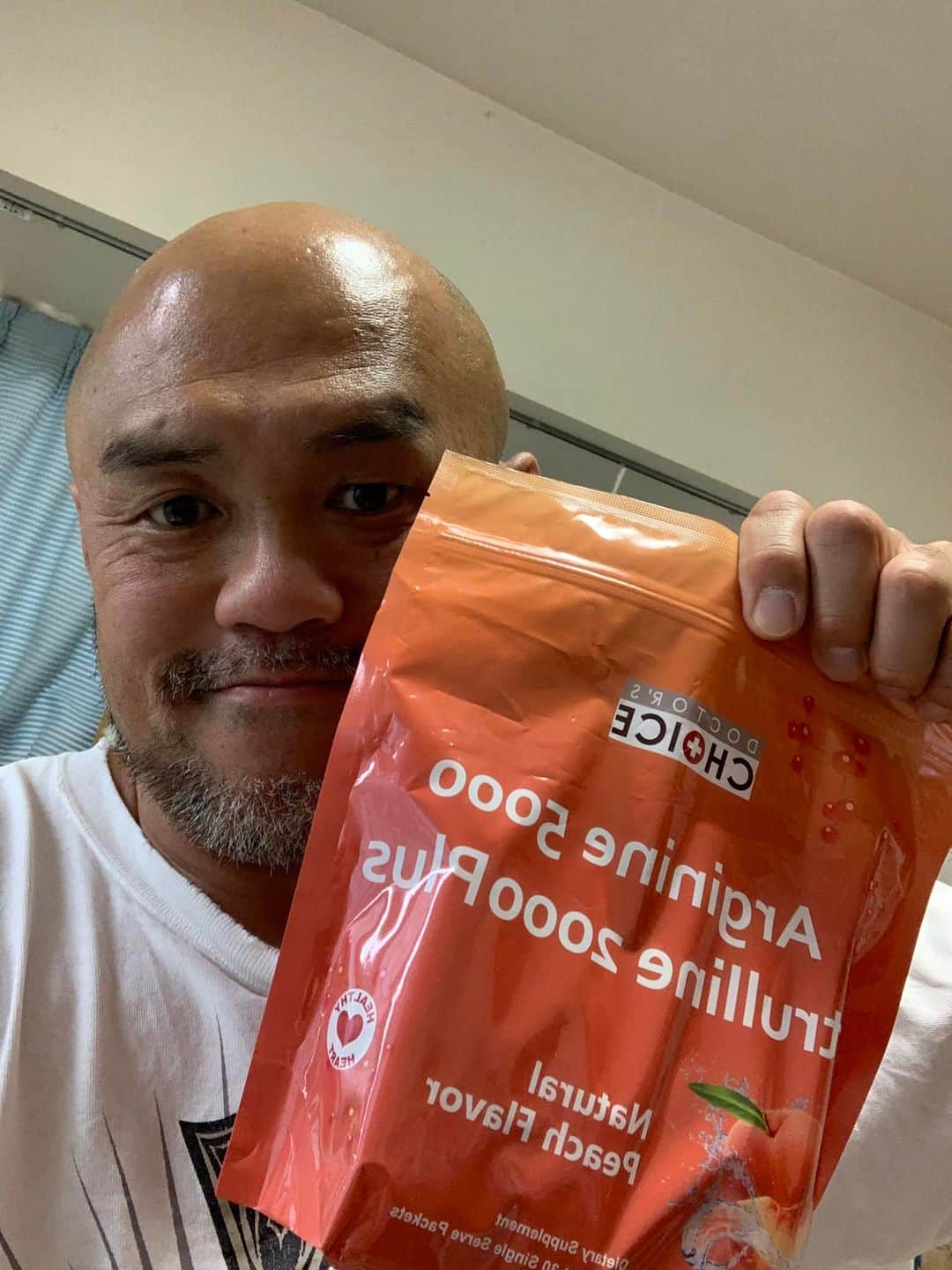 秋山準のインスタグラム：「スポンサーをして頂いているビューティー&ヘルスリサーチ社さんからアルギニン5000プラスとリシンを送って頂きました。  これでバッチリ！！  アルギニン5000プラス等のサプリはこちらから↓↓↓  https://bandh.org/  #ddtpro  #秋山準」