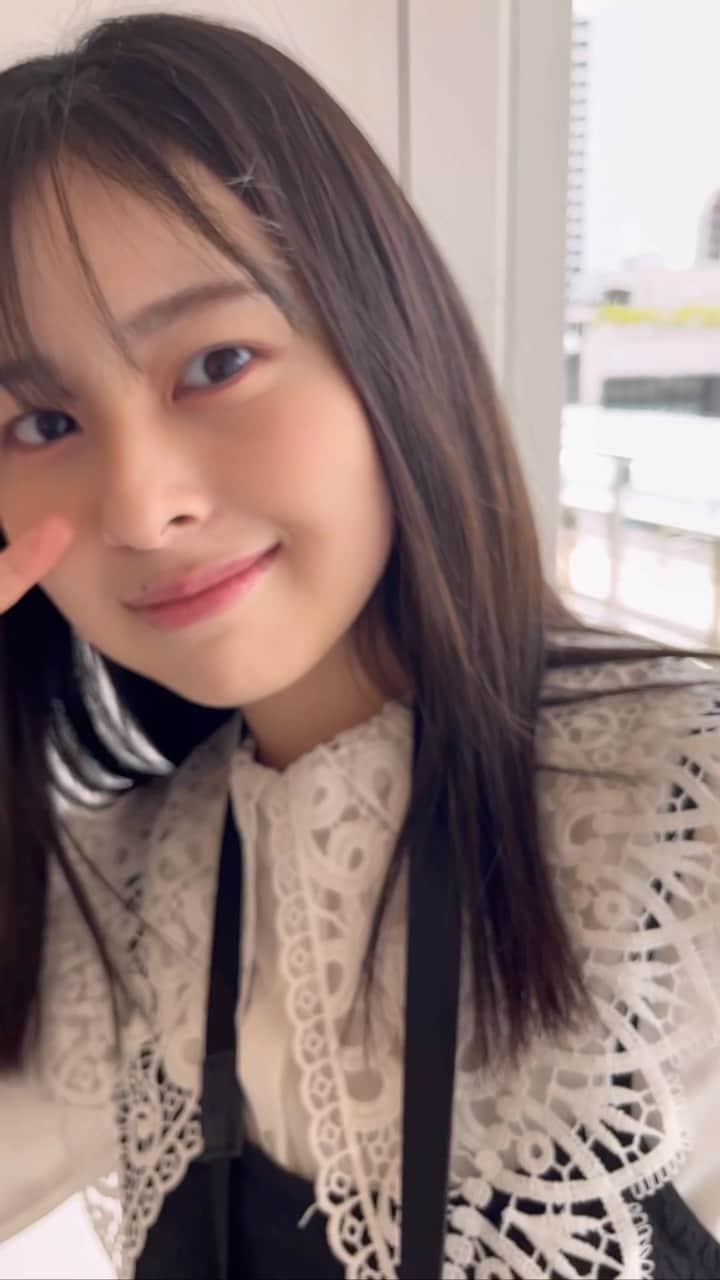 村山千夏のインスタグラム：「こんにちは。 くだらないこと、退屈なことは全部自分の気持ち次第。 だから明るく、前向きに進むことを心がけてます。  Hello. It's all up to you if it's silly or boring. That's why I'm trying to move forward brightly.  #jk#ljk#jk3#05#05line#17歳#17yearsold #全身#全身コーデ#foryoupage #fyp #japangirl」