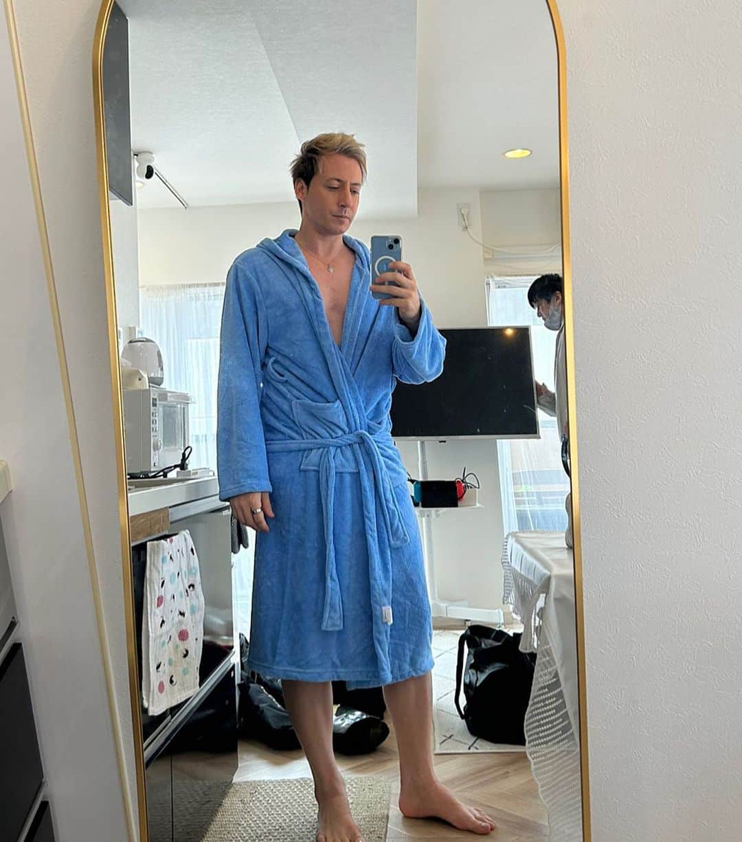 ジョナサン・シガーのインスタグラム：「ストーリー載せたらビックリするくらいの人数から「とうとう男優デビュー！？」ってきた。 とうとうって何！笑」