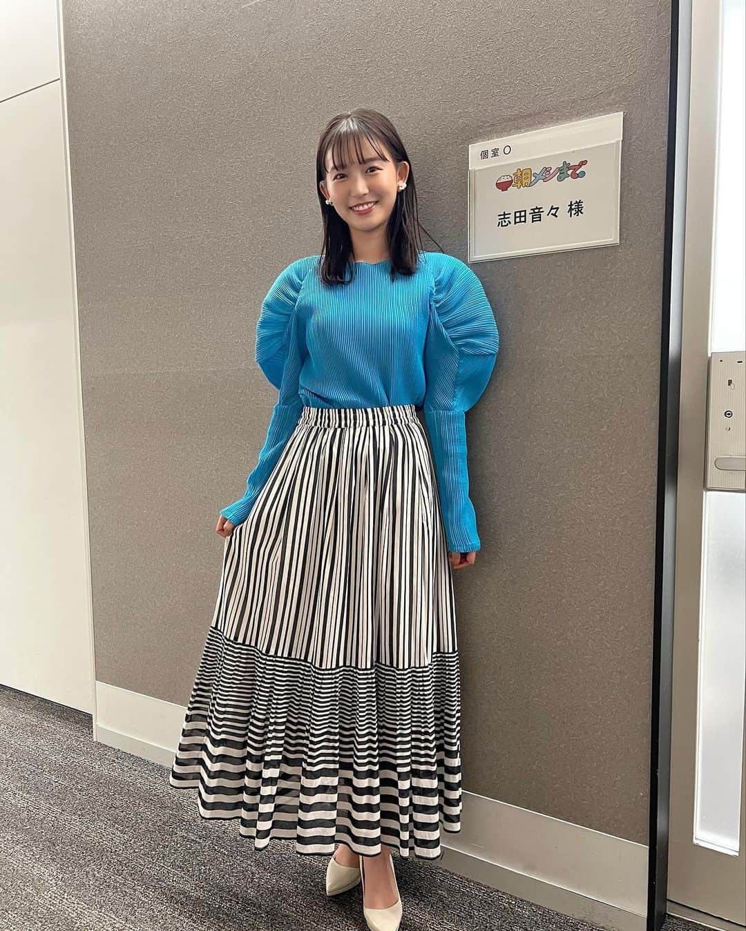 志田音々のインスタグラム：「【TV出演情報】 テレビ朝日『朝メシまで。』 お邪魔させていただきました🍀  本日4月15日(土) 24:30〜放送です🌙  MCのお二方もスタッフさんの皆様も気さくで優しく、楽しい収録でした🍀 収録終わりに、ウエンツさんと児嶋さんに名前いじりをさせていただいた時、お二方とも即座のツッコミ嬉しかったです😆  今回フィーチャーするお仕事は、私もお世話になったことがありました✨ ぜひご覧ください☺︎  かわいい番組Tシャツ🍞」