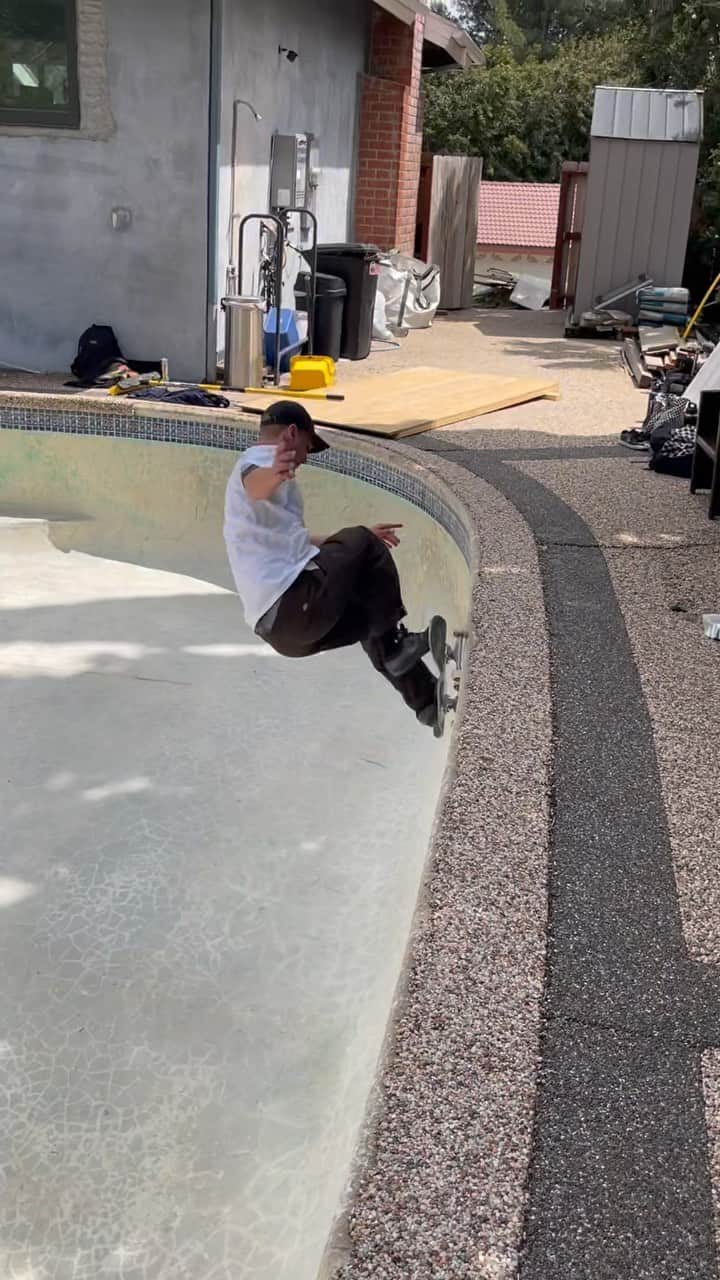 トリスタン・レニーのインスタグラム：「Good day out🏊‍♂️🎥: @tweestopher」