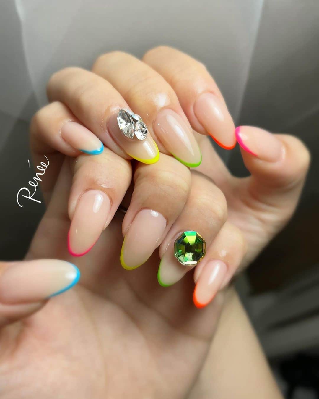 ネイルサロンレネのインスタグラム：「. Design by @renee_misato.0329  @renee_haruna.24  赤松さんのデザインより🎨  細フレンチなら派手カラーも 挑戦しやすいです🥰✌️  Renée 梅田店 2023年1月18日(水) 📢拡張リニューアルオープン！📢 移転先→ 530-0027 大阪府大阪市北区堂山町1-2 R&Eビル3階  Renée公式LINE ───────  【@bos7903t】←※@から入力🔍  メニューに迷った方やご相談は LINEにて受け付けております。  リピート率95% TV.メディア出演 スタッフ全員資格保持者 カラー300種類以上 パーツ1000種類以上 雑誌掲載デザイン多数  ▶︎▶︎▶︎初回クーポンご利用頂けます ￣￣￣￣￣￣￣￣￣￣￣￣￣￣￣￣ ご予約はプロフィールTOPのリンク内 URLをご利用下さい。  #nail#nails#gelnails#nailart#ネイル#ジェルネイル#美甲#네일#젤네일#nailsalonrenee#ネイルサロンレネ #大阪ネイルサロン#梅田ネイルサロン#ビジューネイル#おしゃれネイル#お洒落ネイル#シンプルネイル#きれいめネイル#大人ネイル#上品ネイル#ナチュラルネイル#ヌーディネイル#ちゅるんネイル#韓国ネイル#ワンホンネイル#キラキラネイル  #オフィスネイル #ピンクネイル　#細フレンチ　#スキニーフレンチ」