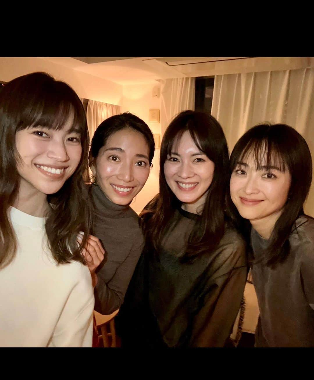 紺野ゆりさんのインスタグラム写真 - (紺野ゆりInstagram)「名古屋♡  東京出てきて18年、 考えてみたら帰省したら実家に帰るか、名古屋駅や友達の家で友達に会うことしかしてなくて、名古屋の街を歩いたのって住んでいた時ぶりってことに気づきました🫢 今回は中高過ごした街に行き、学校も通ったりしてすごく懐かしい気持ちに🥹🌿✨✨  大好きな東京の友達に自分の地元を見てもらえた気がして嬉しかったなぁ☺️☺️🫶  #名古屋 #名古屋グルメ #平和公園#新甫 #チーロバ#node_tasworks  #一宮#真清田神社」4月15日 13時12分 - yuri_konno_official