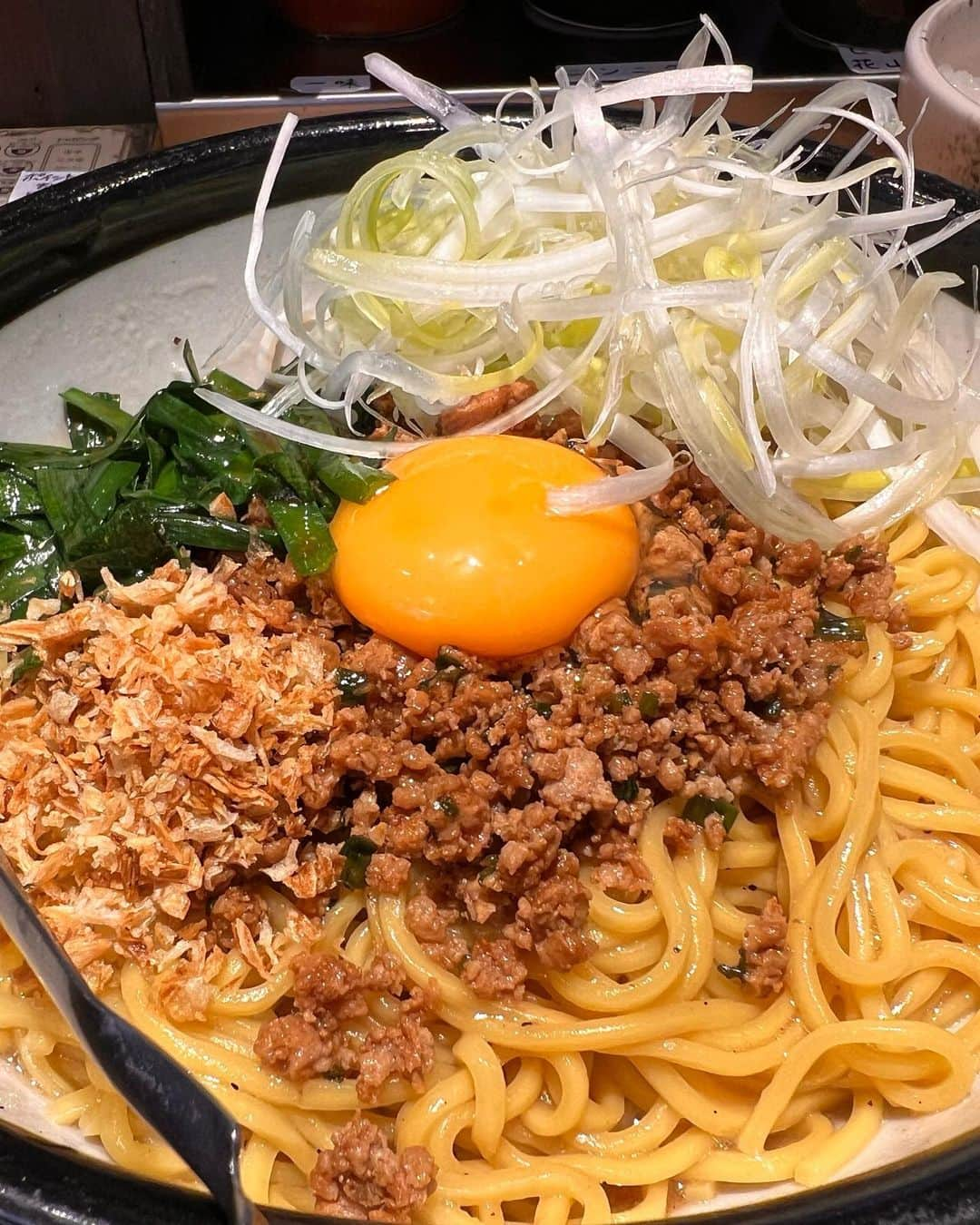 脇知弘さんのインスタグラム写真 - (脇知弘Instagram)「『花木流』さんで和えそばを食べました👍  撮影の前だったので、ご飯おかわり自由でしたが一杯で我慢💦 ニンニクも入れたいところでしたが我慢💦  麺は特盛にしましたが。。。🤣  そのままでもかなり美味しかったですけどね😍  ご馳走様でした🙏  #脇知弘#花木流ラーメン#撮影前#ごはん#おかわり自由#ニンニク#我慢#麺特盛#かなり美味しい」4月15日 13時06分 - t_waki_at