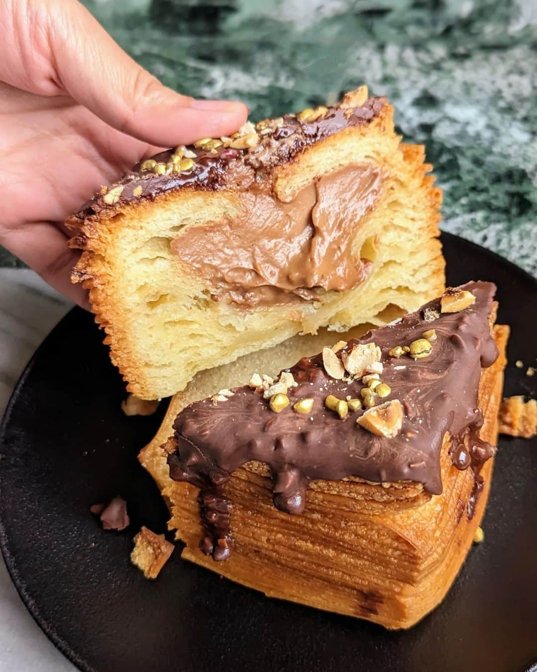 Li Tian の雑貨屋さんのインスタグラム写真 - (Li Tian の雑貨屋Instagram)「Open your mouth and say ahhhhhh  I've had a square cream puff before but not yet a square croissant. This is filled with indulgent chocolate cream and the exterior coated in a rich crunchy chocolate. The layers are just gorgeous. YUMS 😋   #dairycreameatstw #taiwan #高雄美食 #高雄 #kaohsiung #sgfoodies #台湾 #yummy #igfood #viral  #foodporn  #instafood #burpple #sgfoodies #gourmet #eatlocal  #bonappetit #snack #台湾美食 #travel  #高雄甜點  #chocolate #pastry  #desserts #pastries #croissant」4月15日 13時07分 - dairyandcream