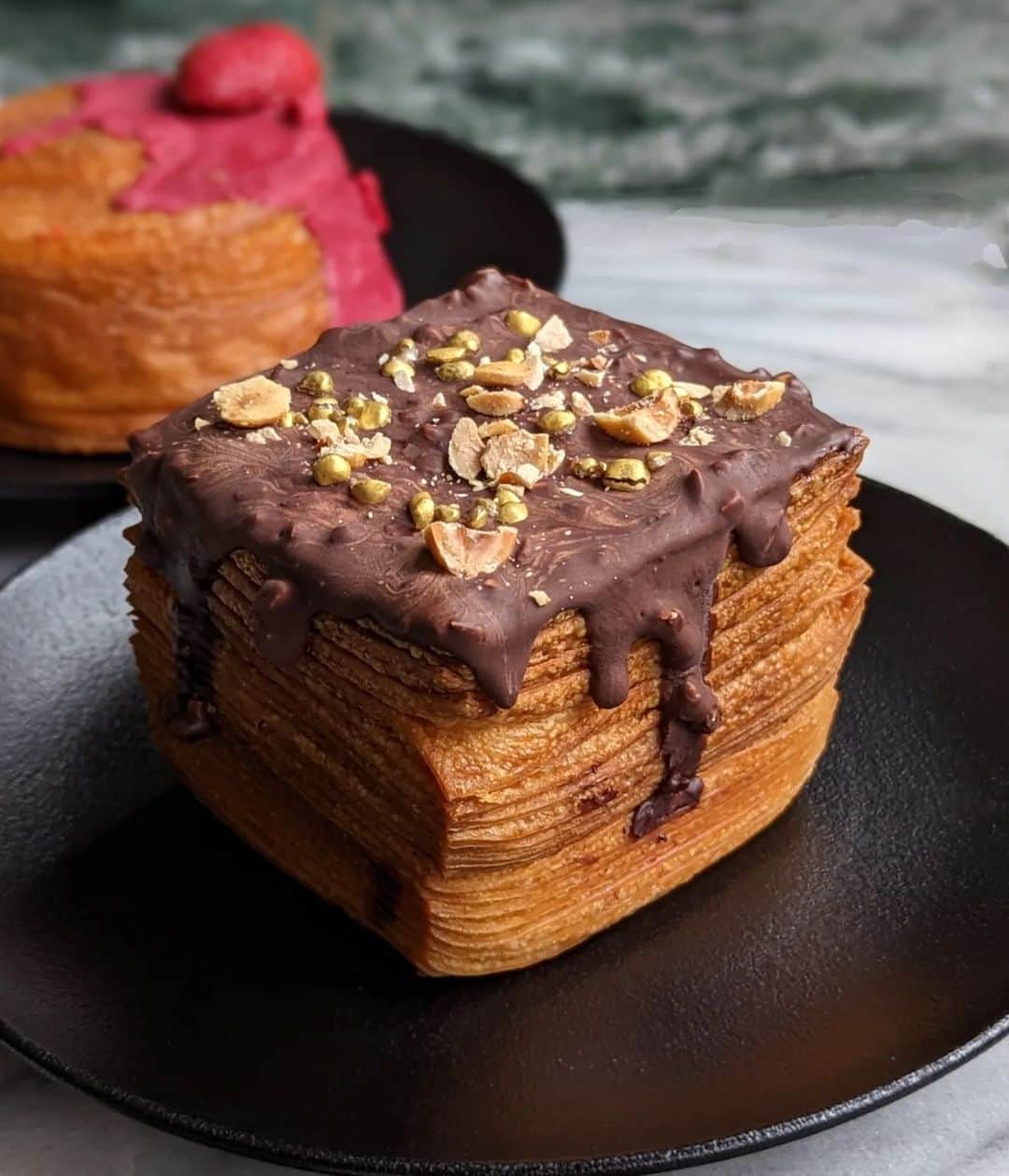 Li Tian の雑貨屋さんのインスタグラム写真 - (Li Tian の雑貨屋Instagram)「Open your mouth and say ahhhhhh  I've had a square cream puff before but not yet a square croissant. This is filled with indulgent chocolate cream and the exterior coated in a rich crunchy chocolate. The layers are just gorgeous. YUMS 😋   #dairycreameatstw #taiwan #高雄美食 #高雄 #kaohsiung #sgfoodies #台湾 #yummy #igfood #viral  #foodporn  #instafood #burpple #sgfoodies #gourmet #eatlocal  #bonappetit #snack #台湾美食 #travel  #高雄甜點  #chocolate #pastry  #desserts #pastries #croissant」4月15日 13時07分 - dairyandcream
