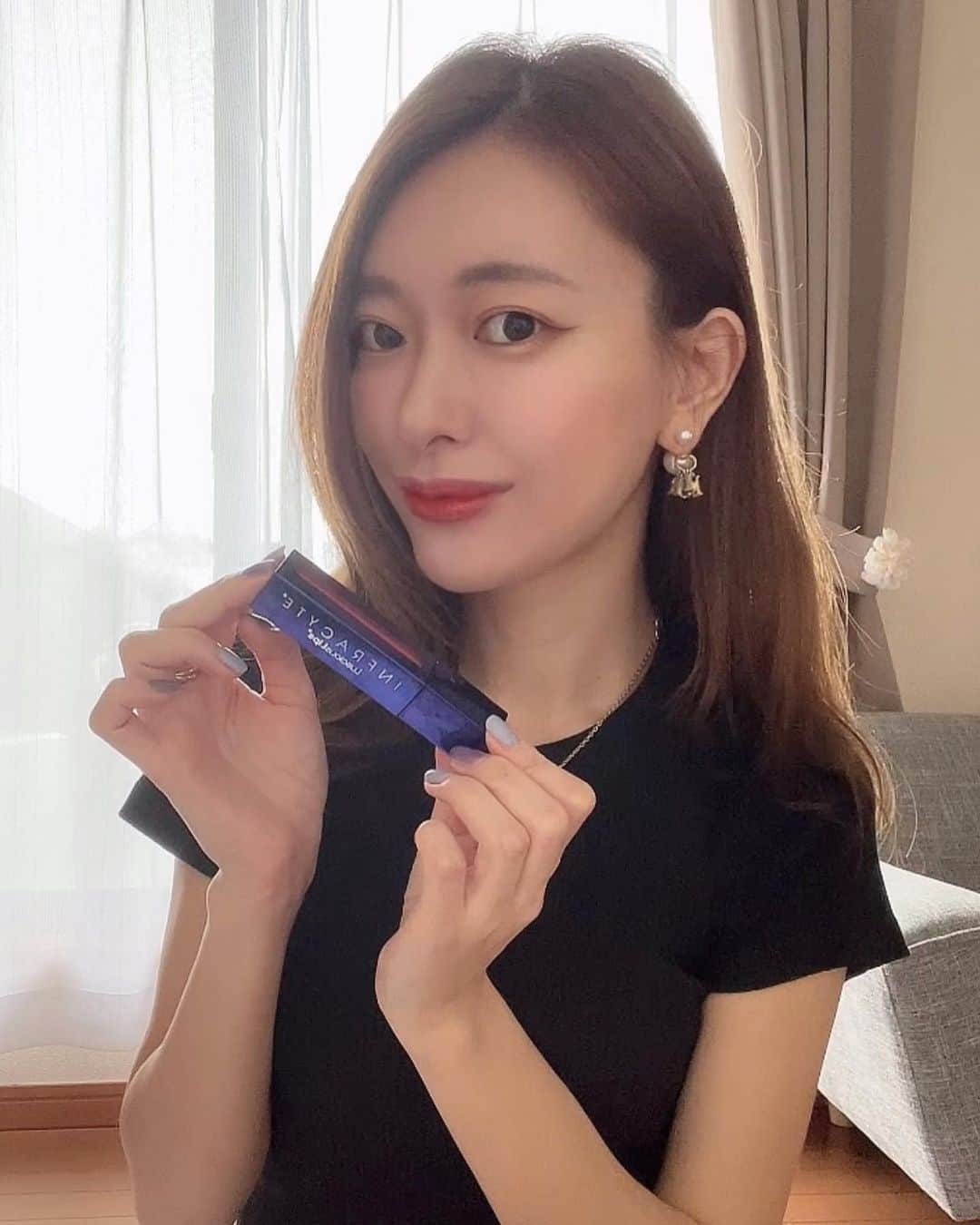 菊池かなこのインスタグラム：「. #aclinicデンタル の古居先生( @aclinic_furui ) に スマイルリップを施術してもらいました☺︎  最近唇のボリュームが少なくなっている気がして、 気になっていたので受けることに決めました✨  実際受けてみると M字リップが強調されて、 人中が短く全体にボリュームが出て満足💋  2日ほどでしっかり落ち着くそうです！  院内はインテリアがお城みたいだったり綺麗で、 先生もスタッフさんも優しく安心😌  真っ白い歯に憧れがあるので、 ラミネートベニアなどもやってみたい🦷✨  *.:･.｡**.:･.｡**.:･.｡**.:･.｡**.:･.｡** @a_clinic_dental @aclinic_furui #スマイルリップ #aclinic #aクリニック #エークリニック #aclinicデンタル #aclinicdental #デンタルクリニック #美歯科#矯正歯科#リップヒアル #唇ヒアルロン酸#口角ボトックス #M字リップ #Cカールリップ #アヒルロ #リップ#リップグロス #ラシャスリップス #歯科医師 #古居憲」