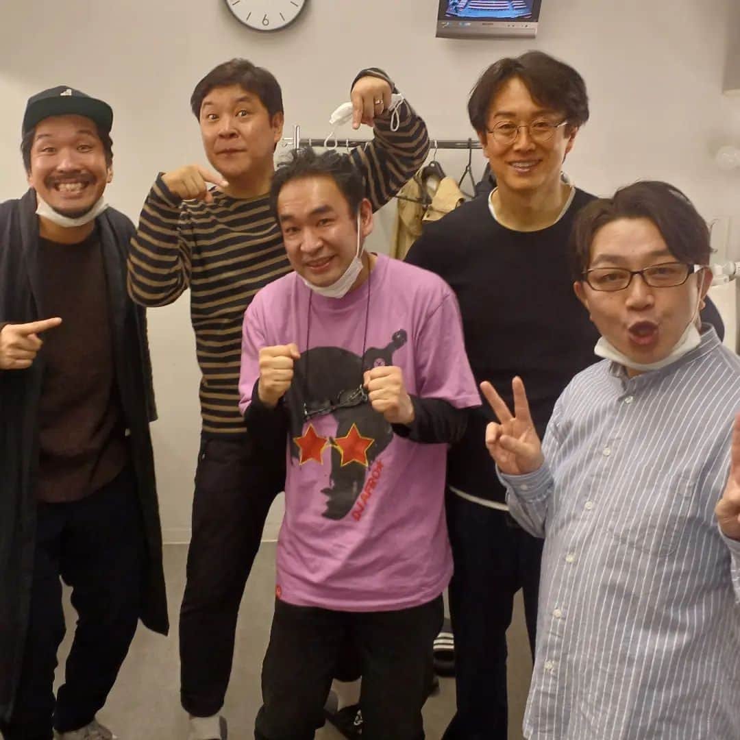 小林健一のインスタグラム：「シアターコントロニカ「回廊」 観てきた。 面白かったなぁ！ 竹井くん、辻本、久ヶ沢さん、松本くんと撮らせていただきました。 賢太郎くんにも久々に会えたし、いい日でした！」