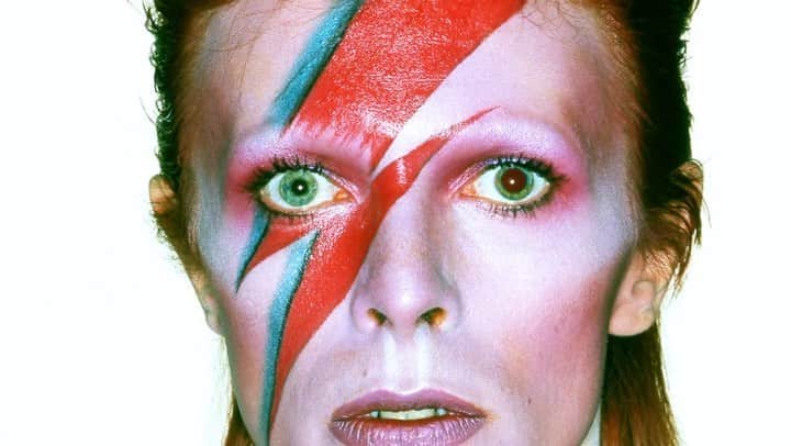 イマン・アブドゥルマジドのインスタグラム：「#rp @davidbowie REMINDER: ALADDIN SANE 50th ANNIVERSARY VINYL OUT NOW  “He’s outrageous, he screams and he bawls...”  The week before its Golden Jubilee, Aladdin Sane is issued today as a limited edition 50th anniversary half-speed mastered LP and a picture disc LP pressed from the same master.  This new pressing of ALADDIN SANE was cut on a customised late Neumann VMS80 lathe with fully recapped electronics from 192kHz restored masters of the original master tapes, with no additional processing on transfer. The half-speed was cut by John Webber at AIR Studios.  Get it here: https://davidbowie.lnk.to/AladdinSane50 (  Link in bio!  #AladdinSane50 #BowieForever」