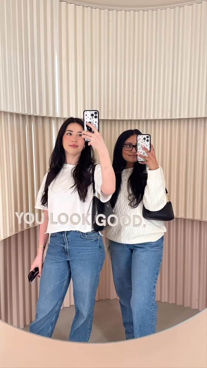 Glossierのインスタグラム：「We’ve arrived in the Windy City! Here’s a closer look at Glossier Chicago with @yodeebs ✨ Come visit us at 932 N. Rush Street from 10am-8pm.」