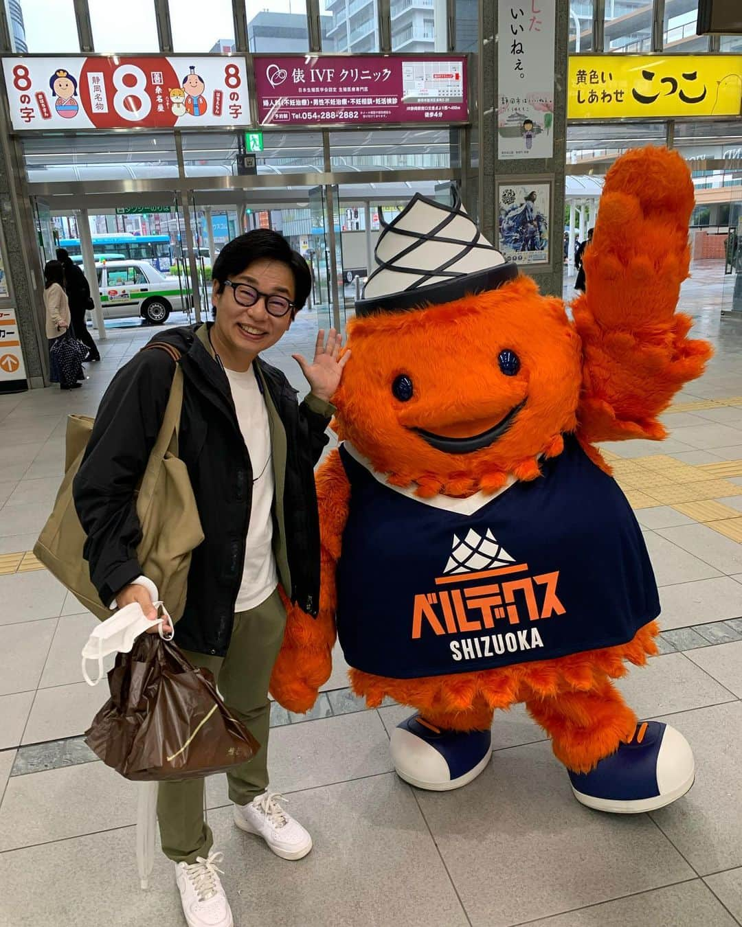 富士彦さんのインスタグラム写真 - (富士彦Instagram)「#ベルティ と #静岡駅　で #会えた #あいくるしい  #ベルテックス静岡 #スポーツとお笑いで #静岡を盛り上げよう ！」4月15日 23時14分 - kunugifujihiko