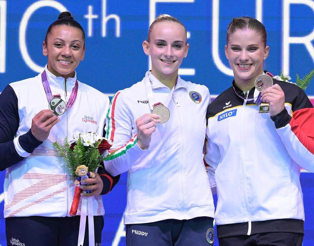 エリザベト・ザイツのインスタグラム：「YES❗️It‘s a Medal again ❗️ European Championships Bronze🥉 on uneven bars!   Thank you all for your support !!! ♥️♥️♥️🇩🇪🇩🇪🇩🇪🇩🇪🇩🇪🇩🇪🇩🇪🇩🇪  #bronze #europeanchampionships #medal #unevenbars  📸 @deutscherturnerbund / @minkusimages」